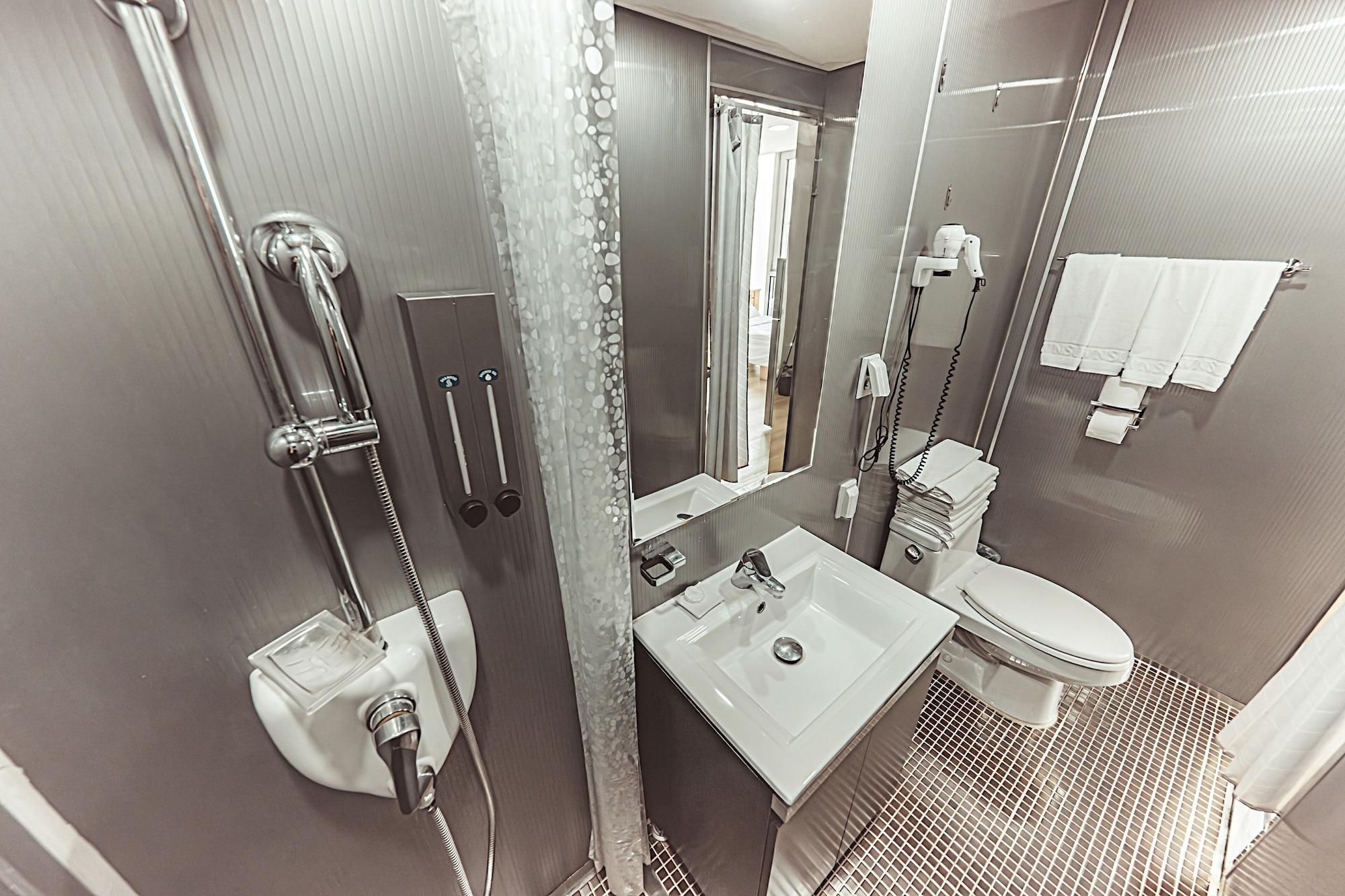 Equipamiento de Habitación Brown Suites Hotel Sinchon Central