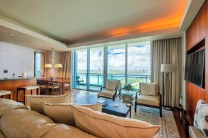 Alquiler Temporario - One Bal Harbour Hotel and Resort, Deluxe 2 bedroom private unit @ the Ritz