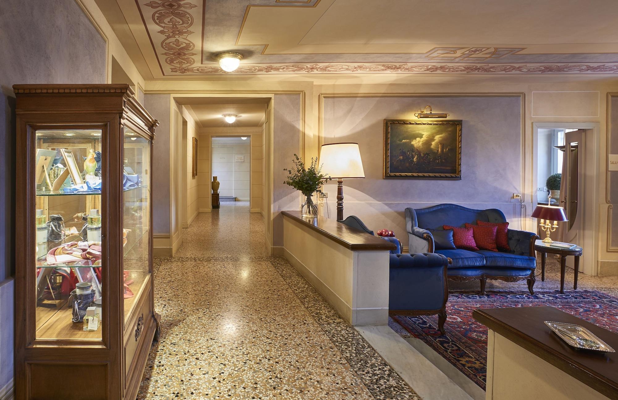 Vista Lobby Albergo Terminus Hotel