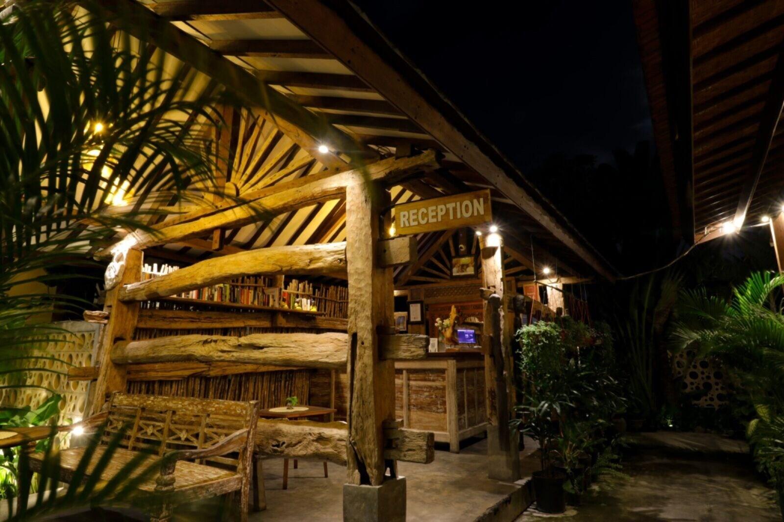 Vista Lobby Mina Pelasa Hotel and Resto