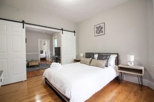 Alquiler Vacacional - 2 bedroom condo close to Boston and Cambridge with free parking