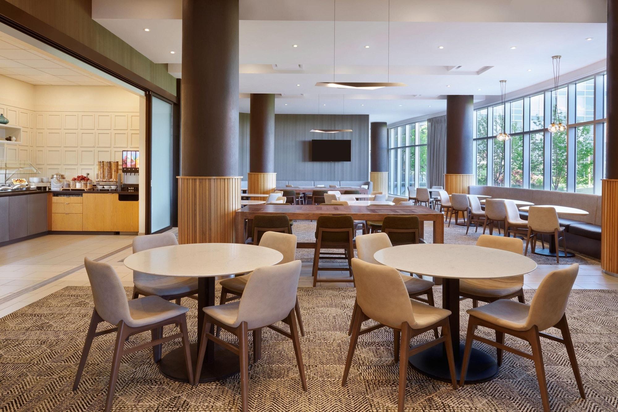 Restaurant Residence Inn by Marriott Calgary Airport