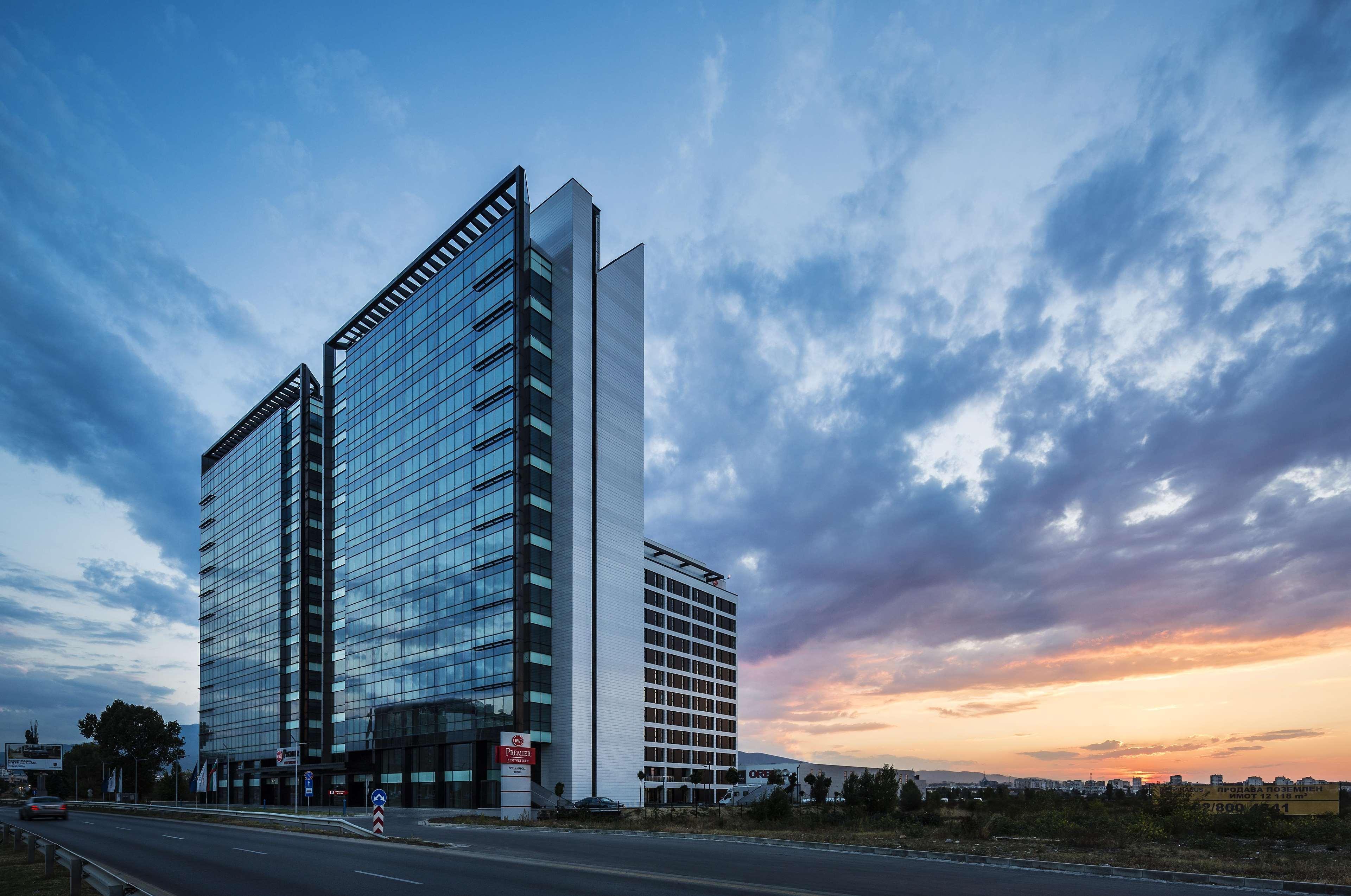 Vista Exterior Hotel Premier Sofia Airport