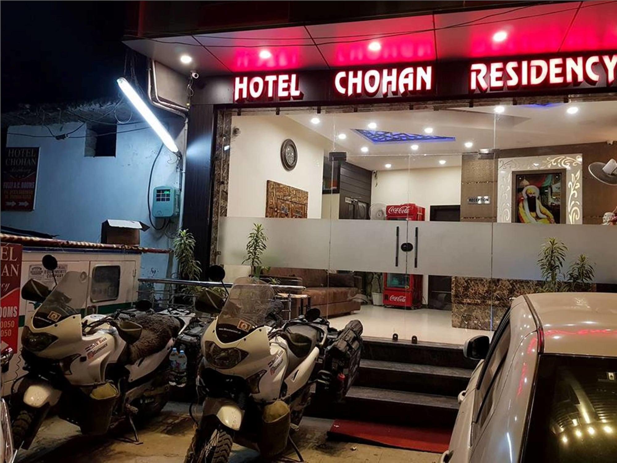 Vista Exterior Hotel Chohan Residency