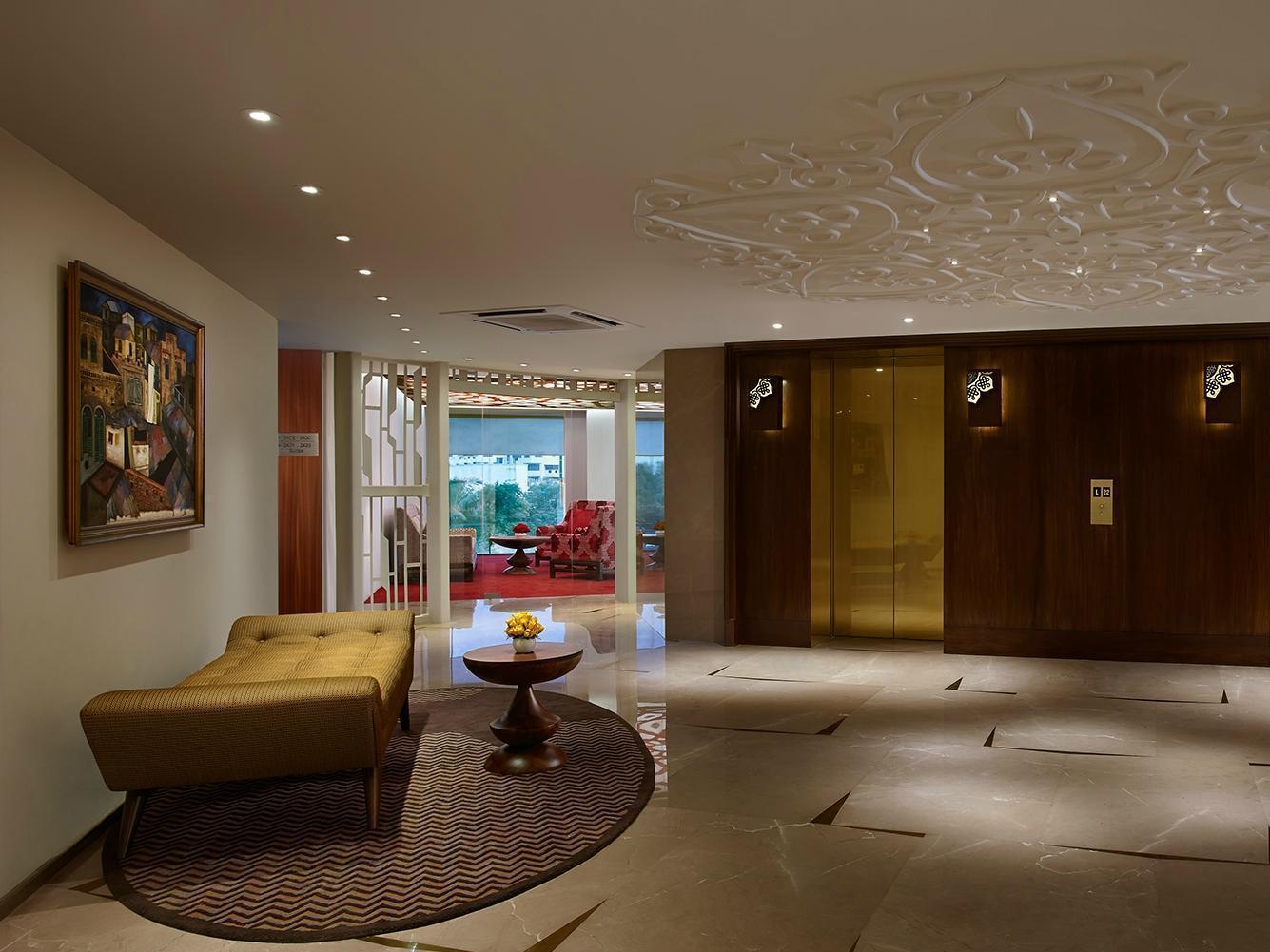Vista Exterior Crowne Plaza Chennai Adyar Park, an IHG Hotel