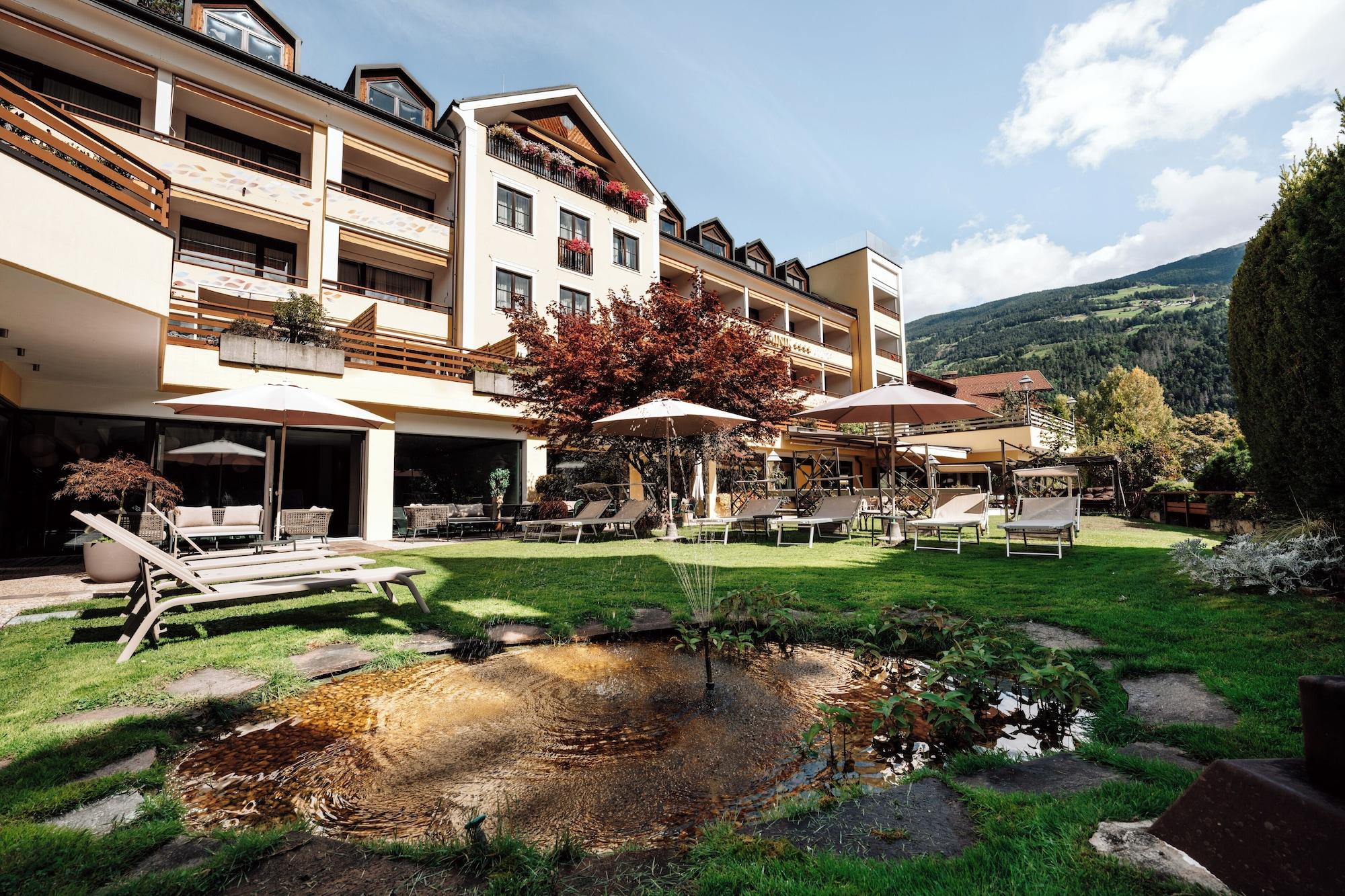 Vista Exterior Dominik Alpine City Wellness Hotel