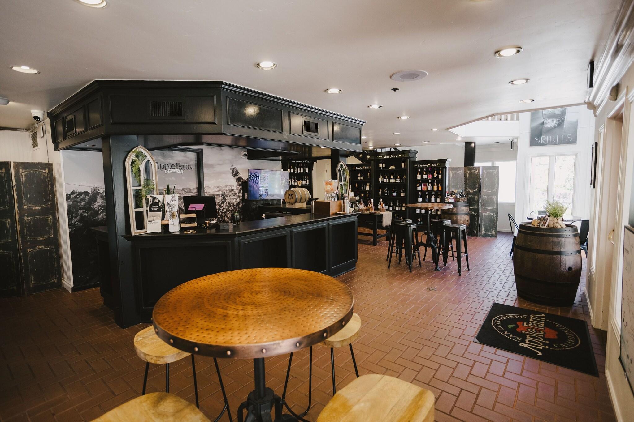 Bar/Salón Apple Farm