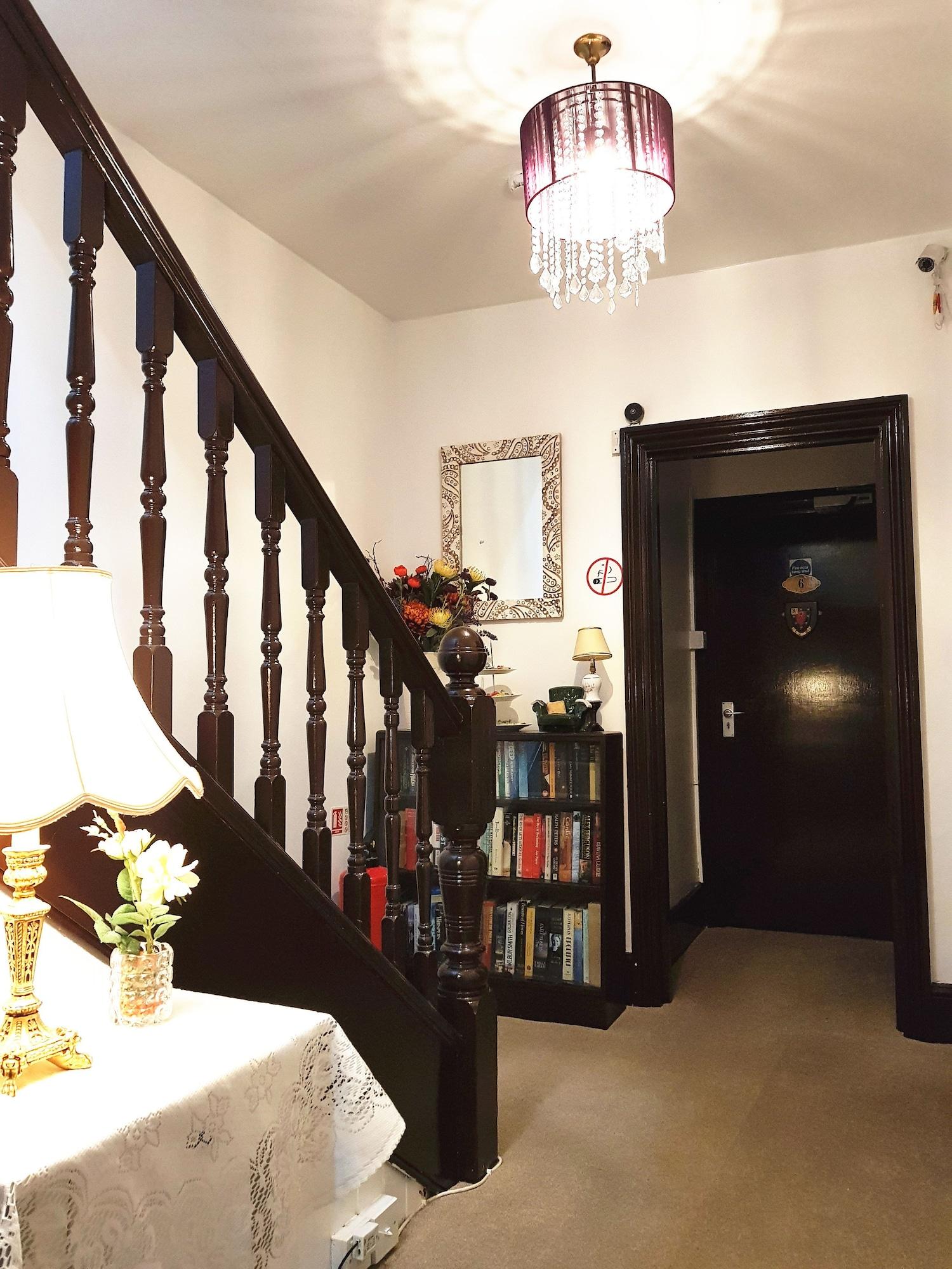 Varios Adams Guest House