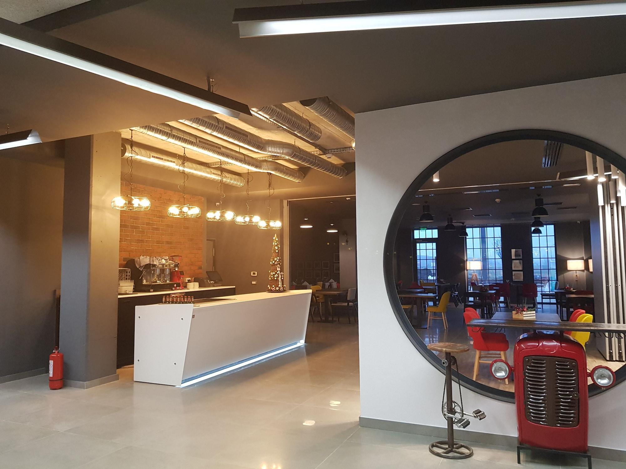 Bar/Salón Ibis Styles Arad