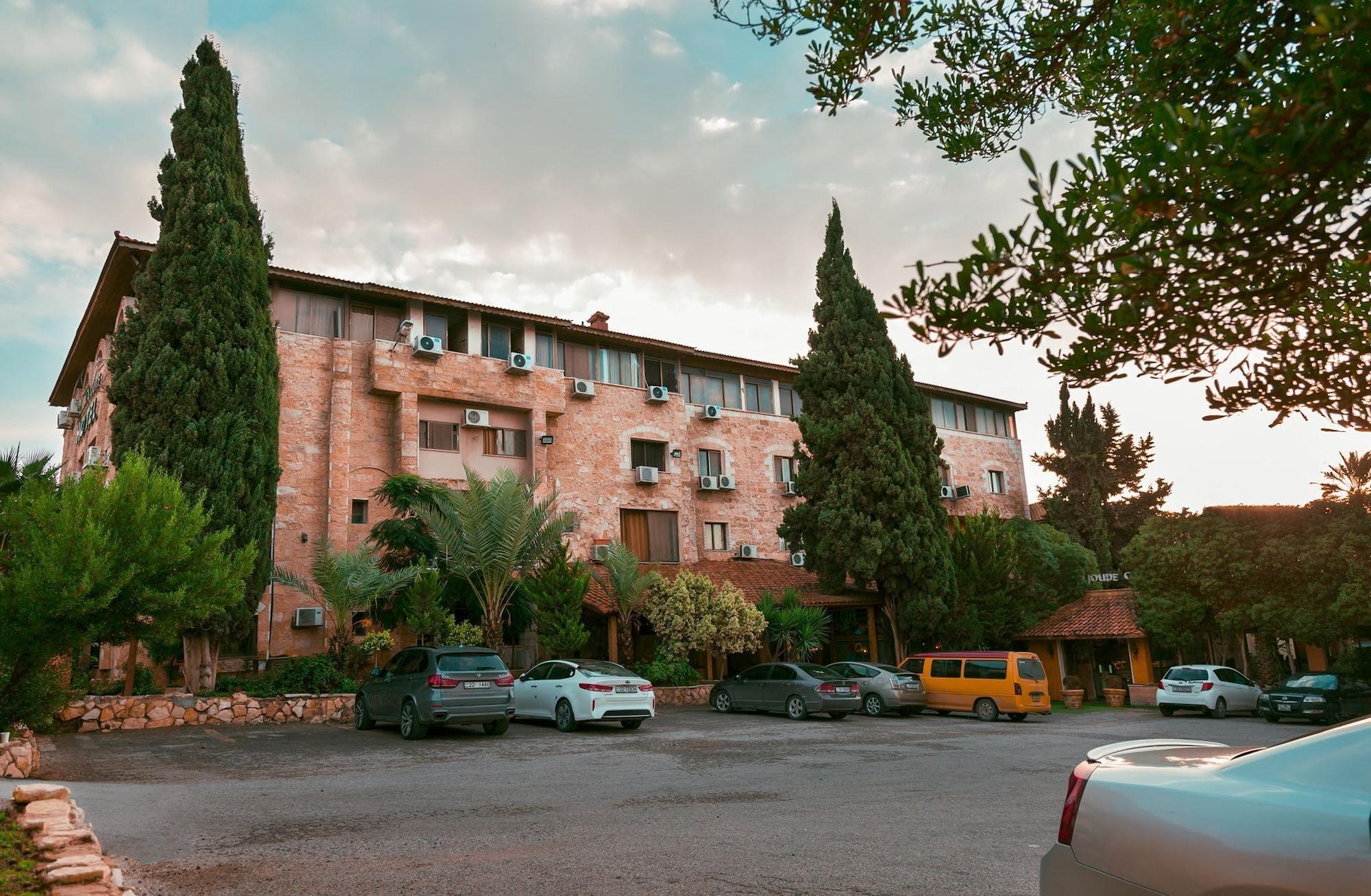 Varios Al Joude Hotel