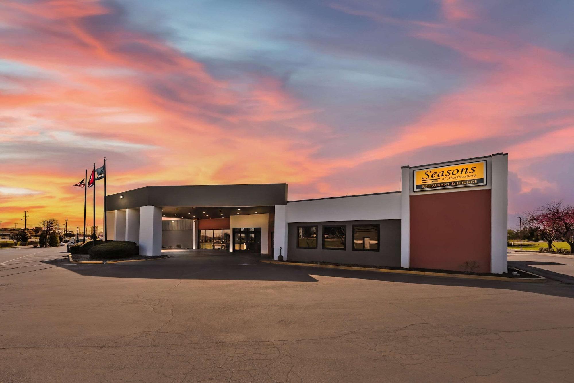 Vista Exterior Clarion Inn Murfreesboro Old Fort Pkwy