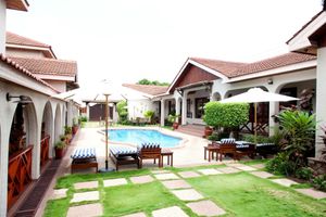 Alojamiento - Mahogany Lodge, Cantonments