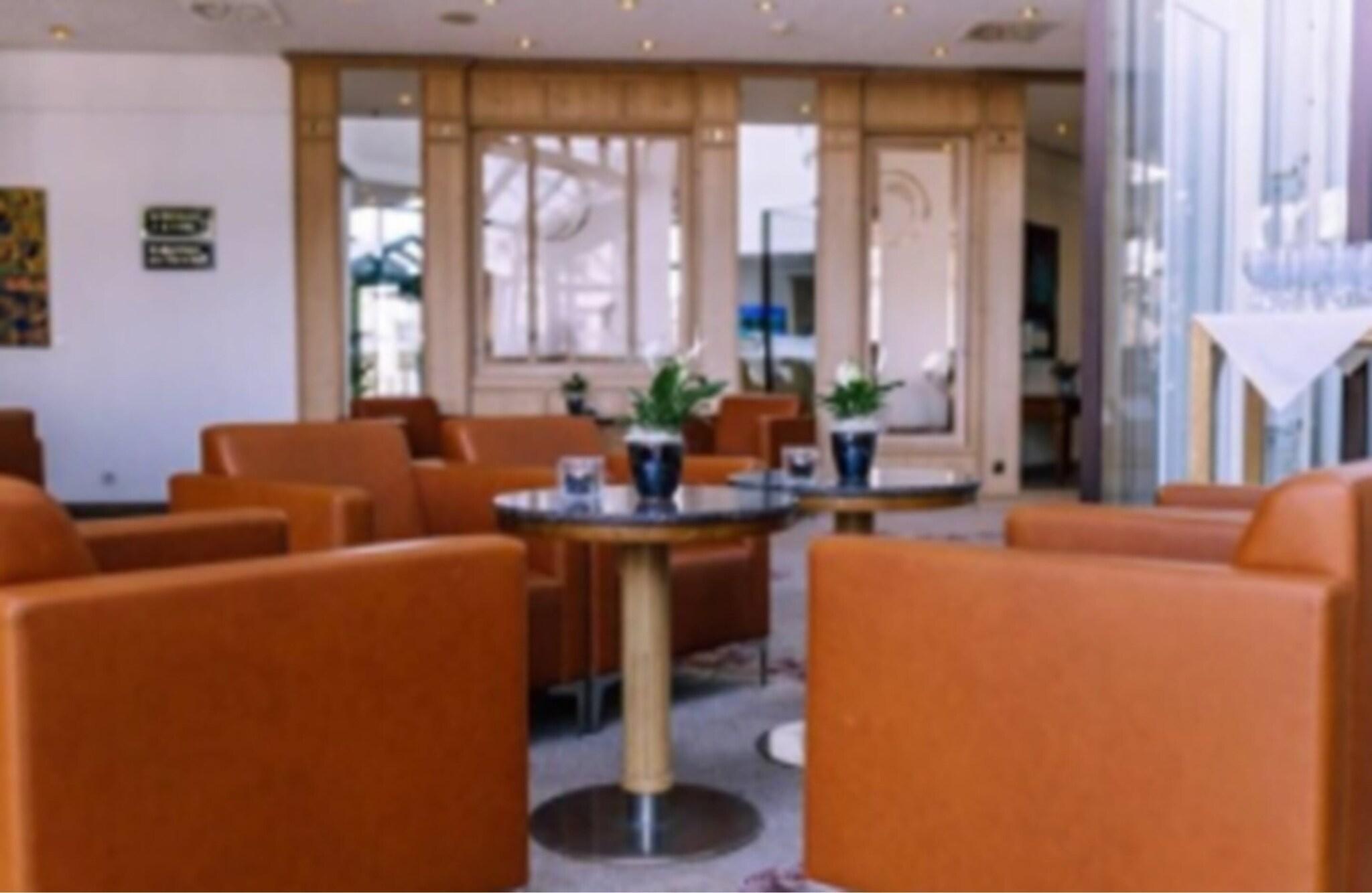 Vista Lobby Atomis Hotel Munich Airport by Mercure