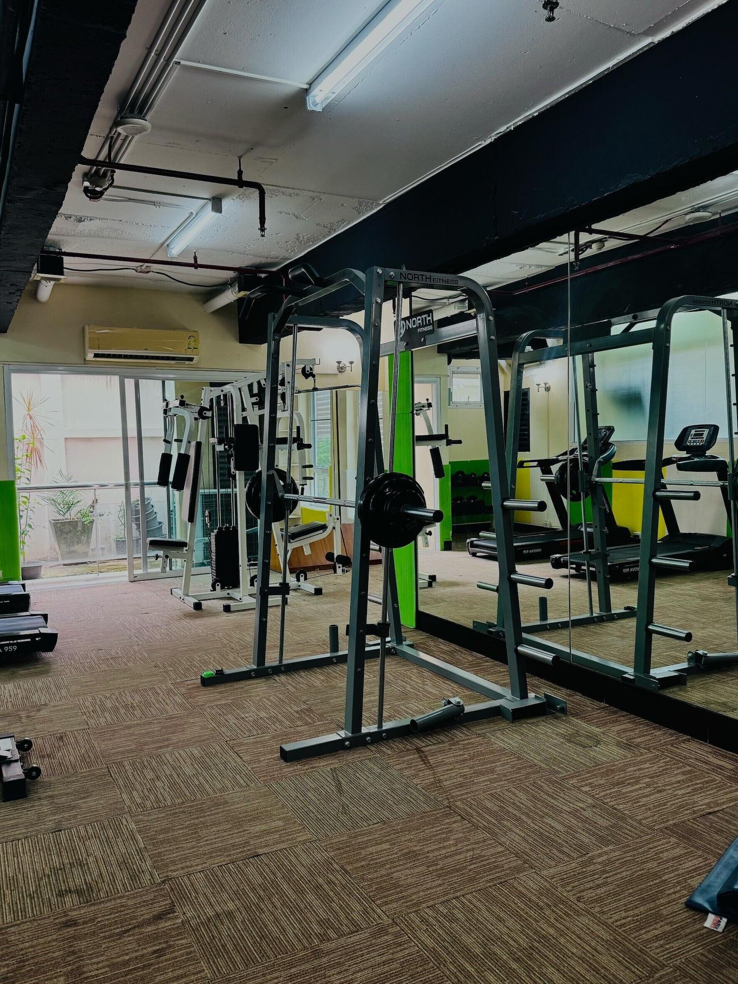 Gimnasio 42 Grand Residence
