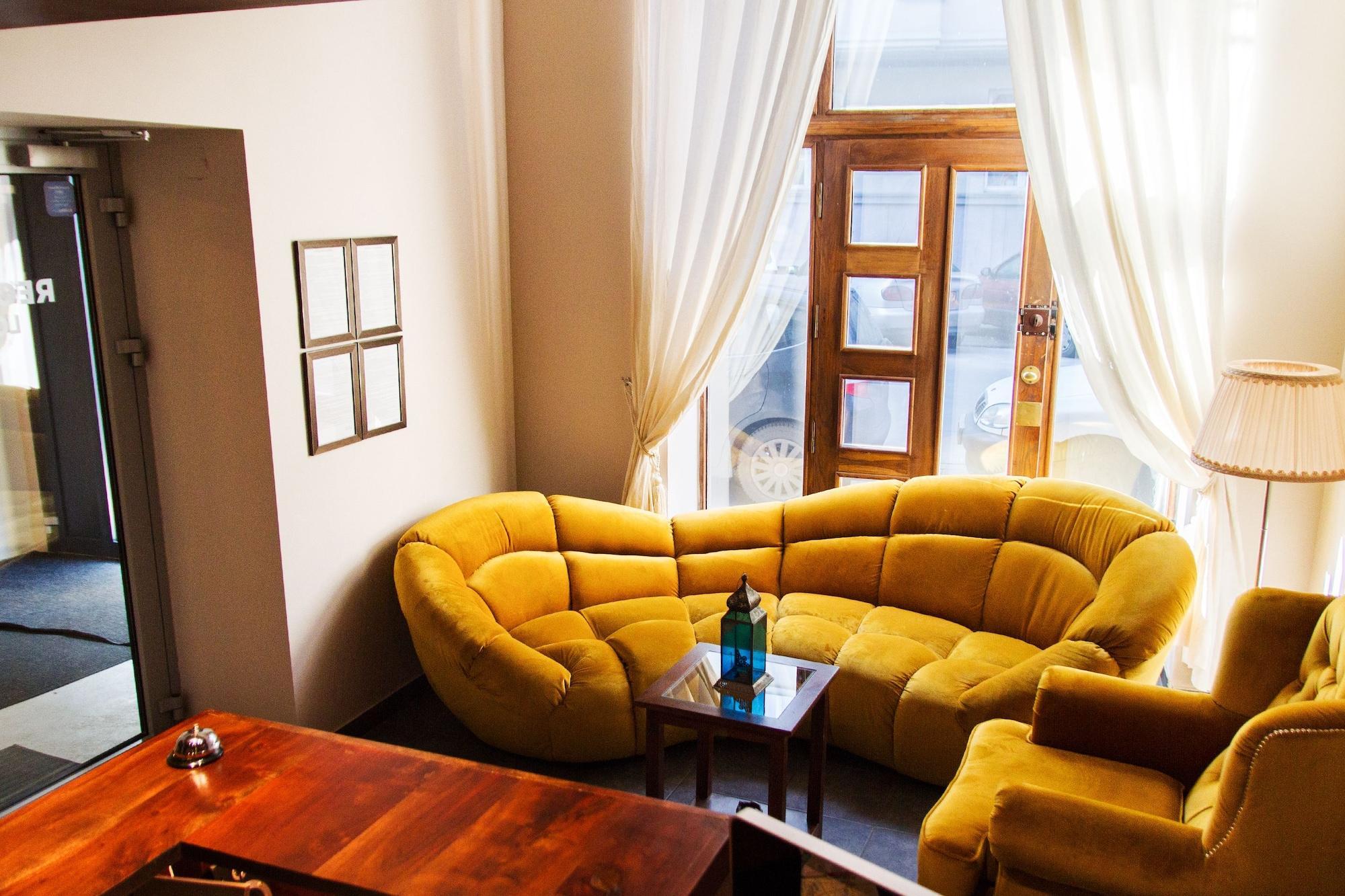 Vista Lobby Lounge Apartments