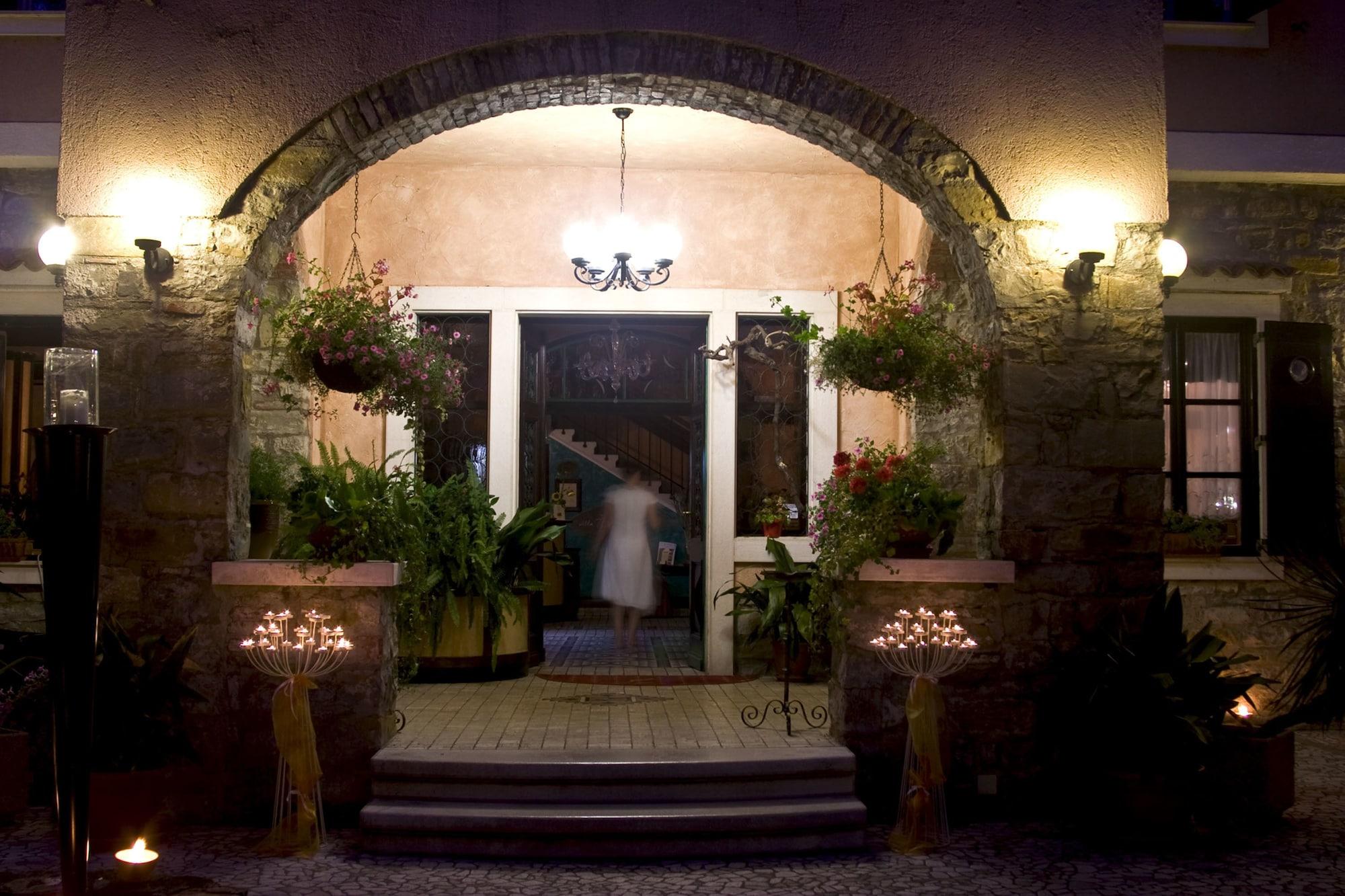 Vista Exterior Villa Andor