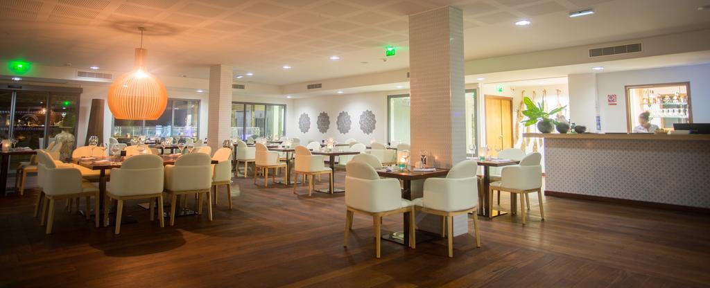 Restaurant Le Battant Des Lames