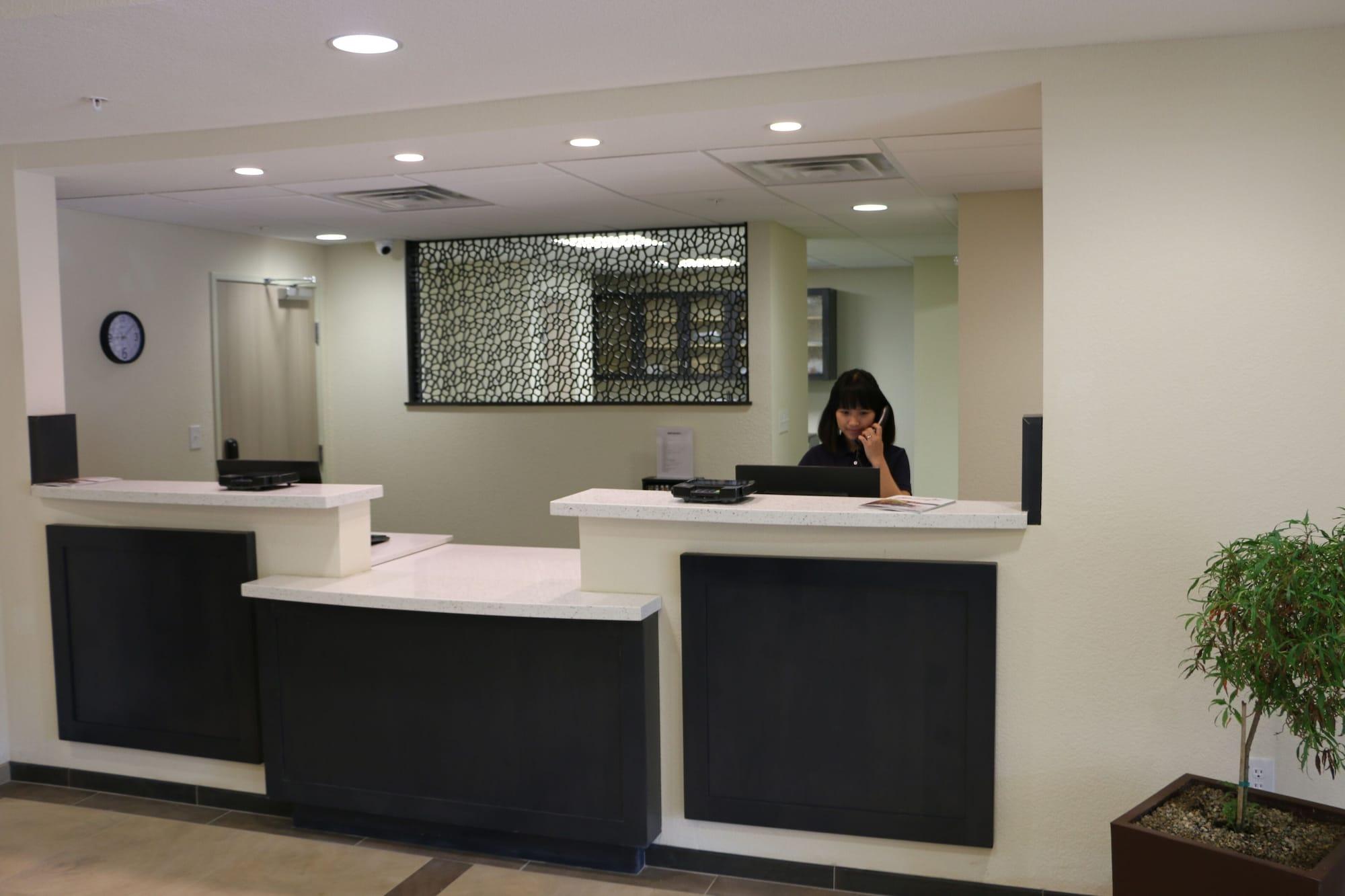 Vista Lobby Candlewood Suites Bloomington by IHG