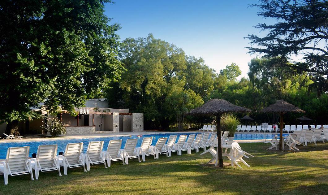Vista Piscina Howard Johnson by Wyndham Escobar Hotel