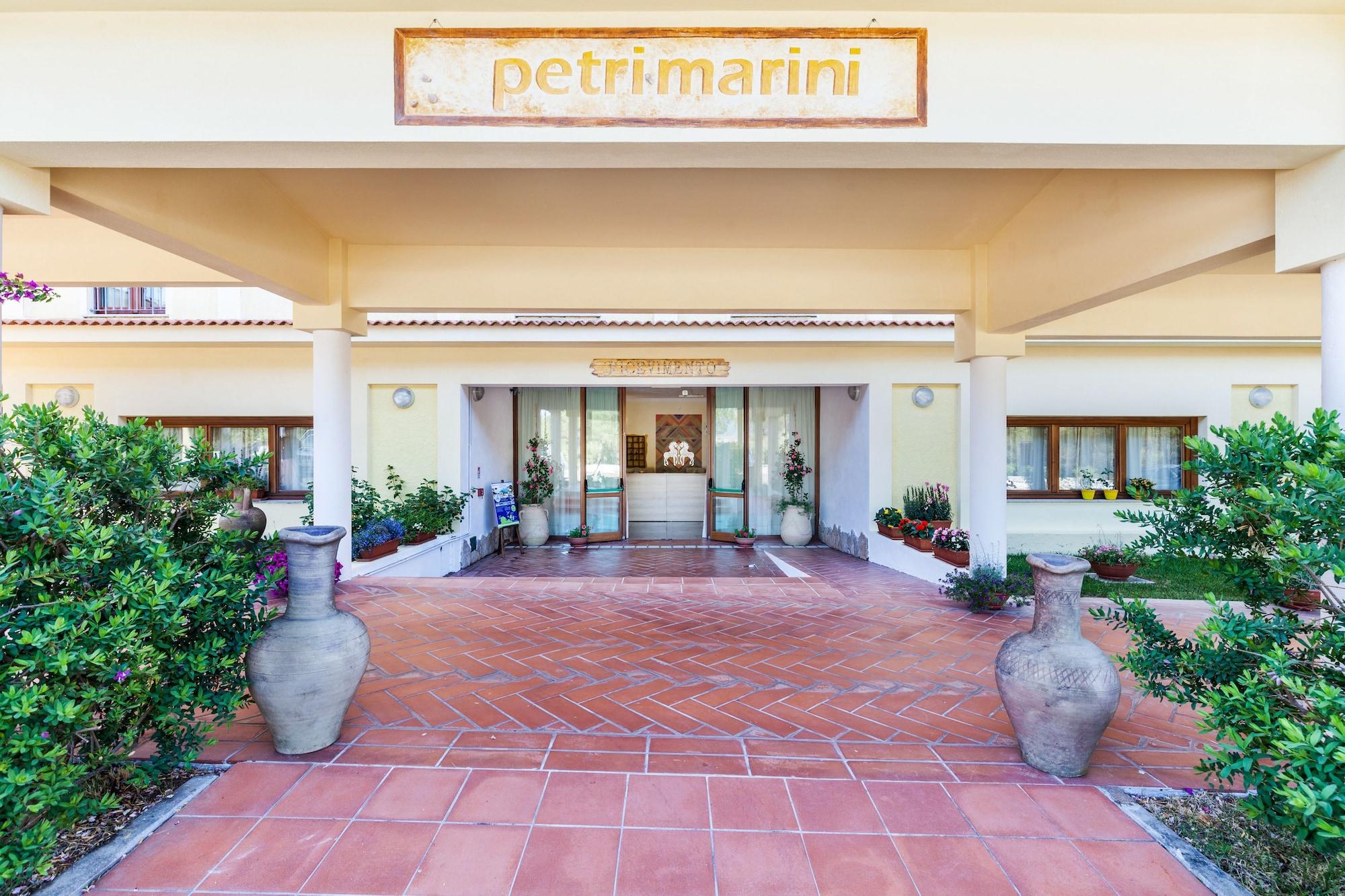 Vista Exterior Petri Marini Hotel & Resort