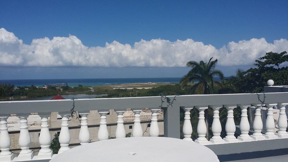 Playa Palm View Guesthouse and Conference Centre