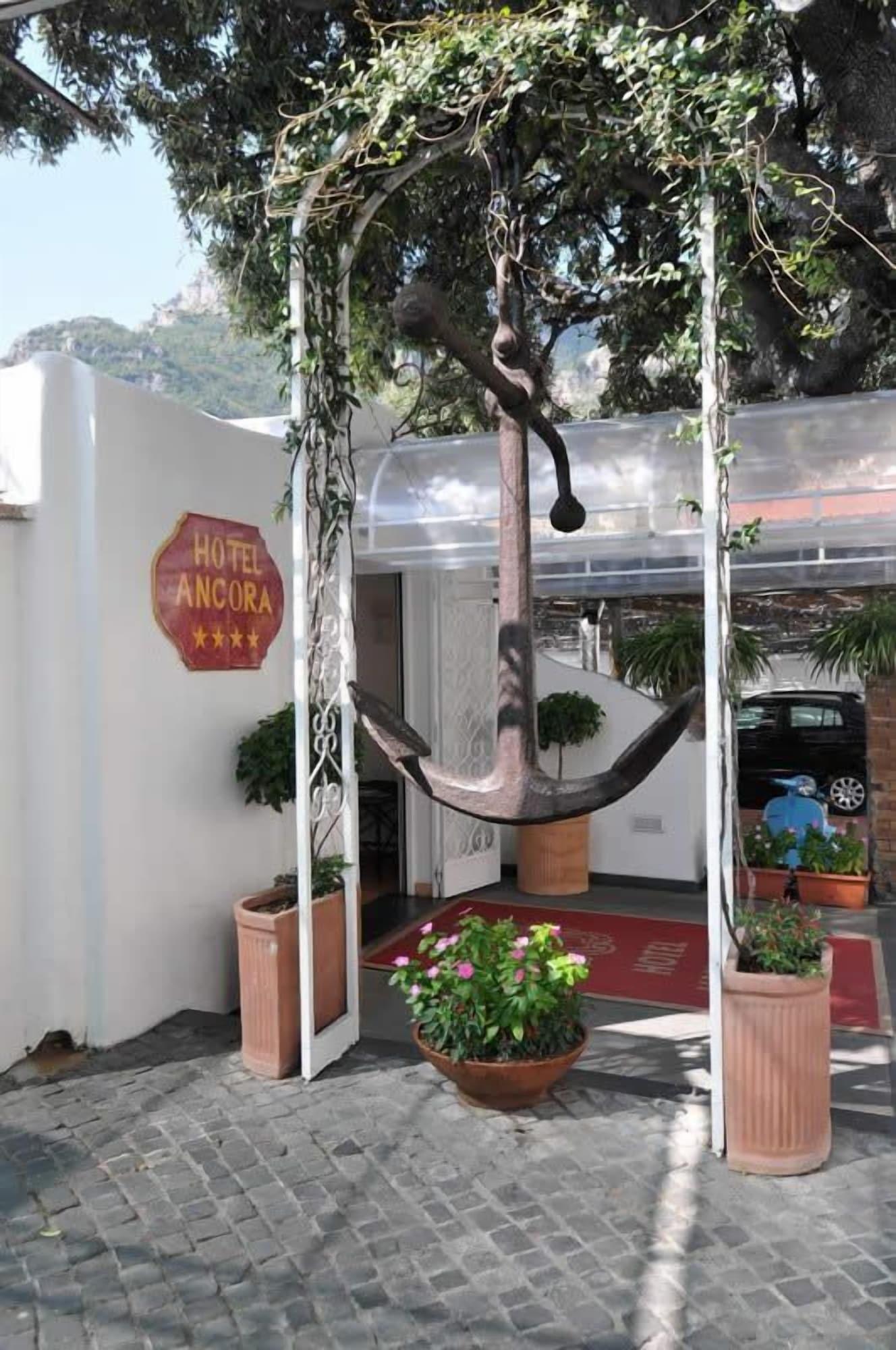 Vista Exterior Hotel L'Ancora