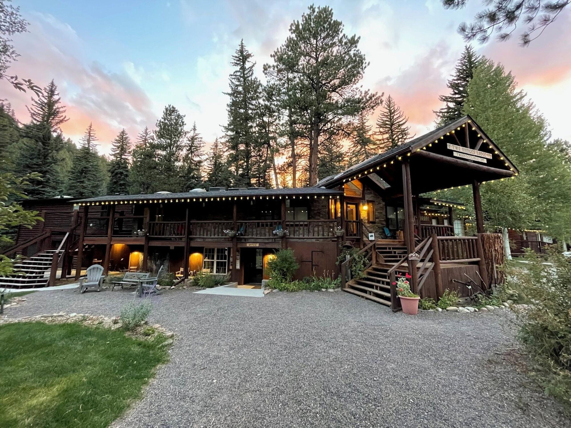Varios Two Bridges Lodge