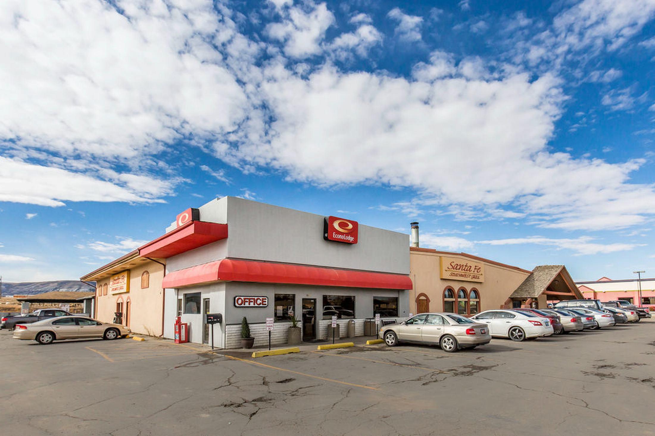 Vista Exterior Studio 6 Rock Springs WY Flaming Gorge