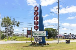 Alojamiento - Ambassador Motel