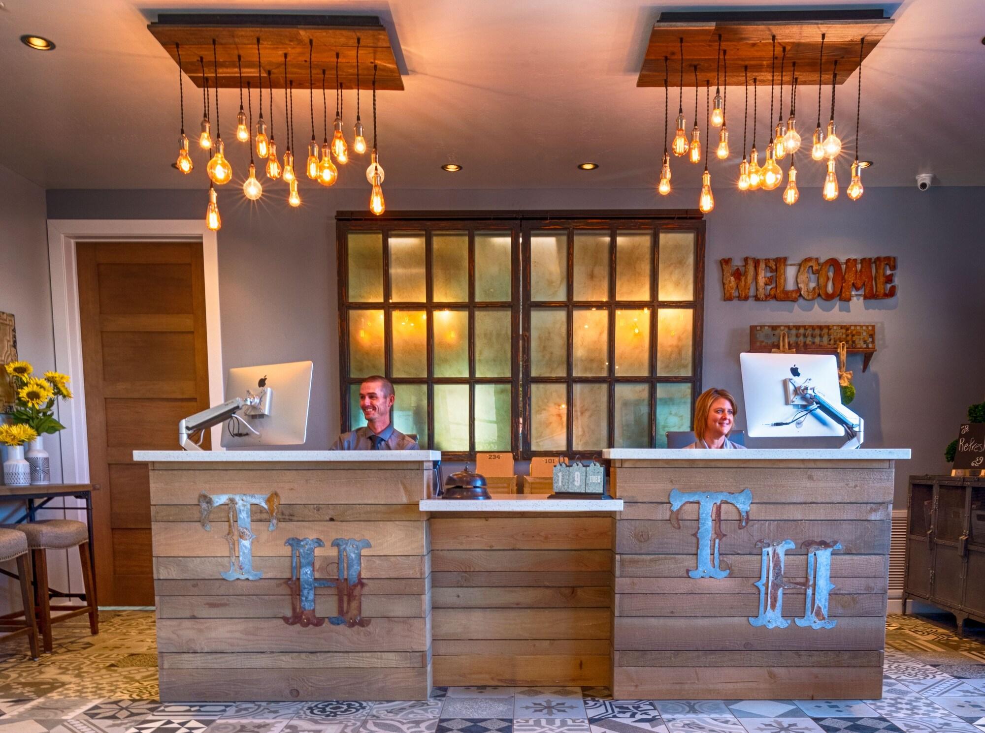 Vista Lobby The Tavern Hotel