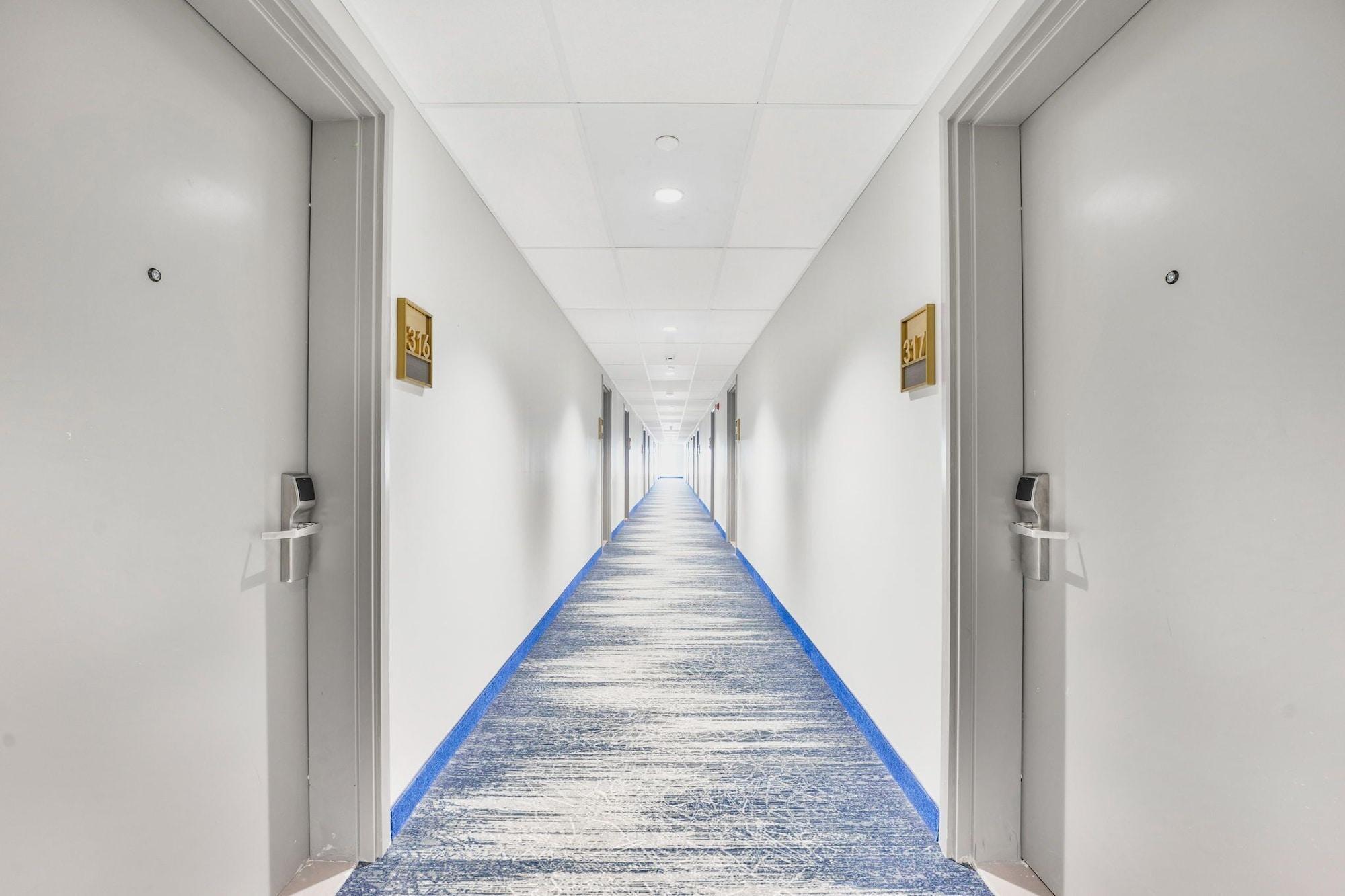 Varios Skye Hotel & Residences