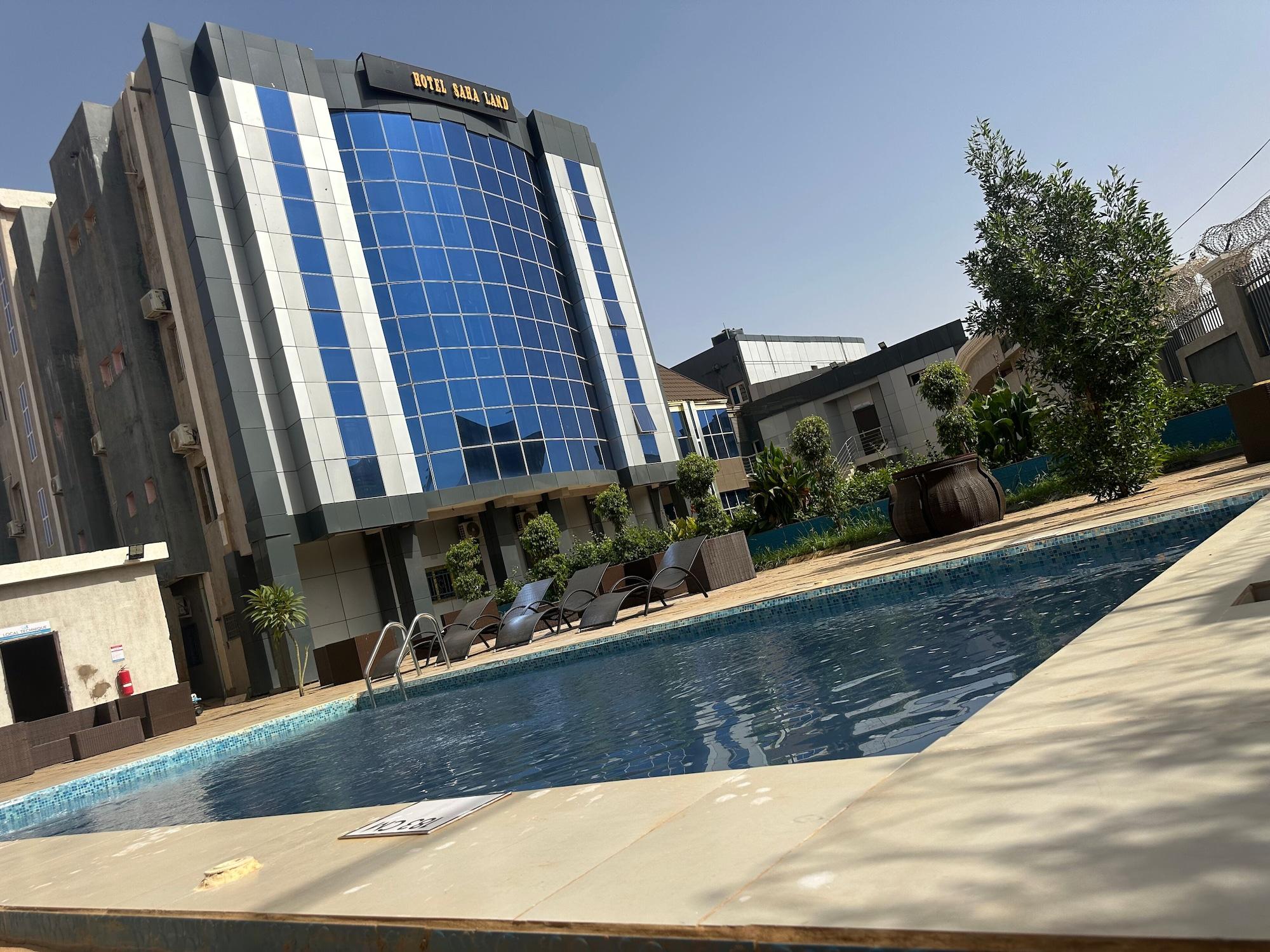 Vista Piscina Hôtel Saha Land Palace