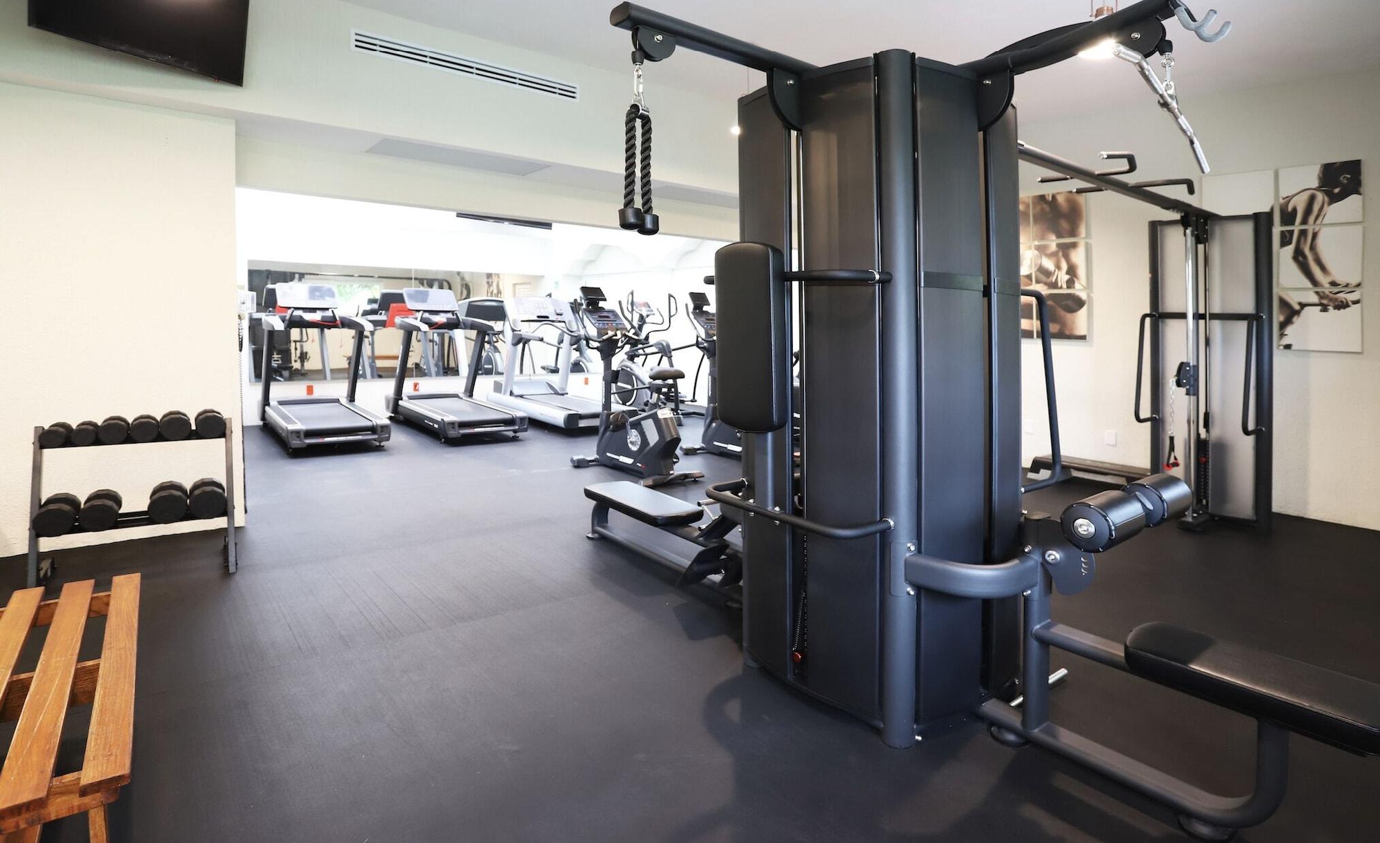 Gimnasio Adhara Hacienda Cancun
