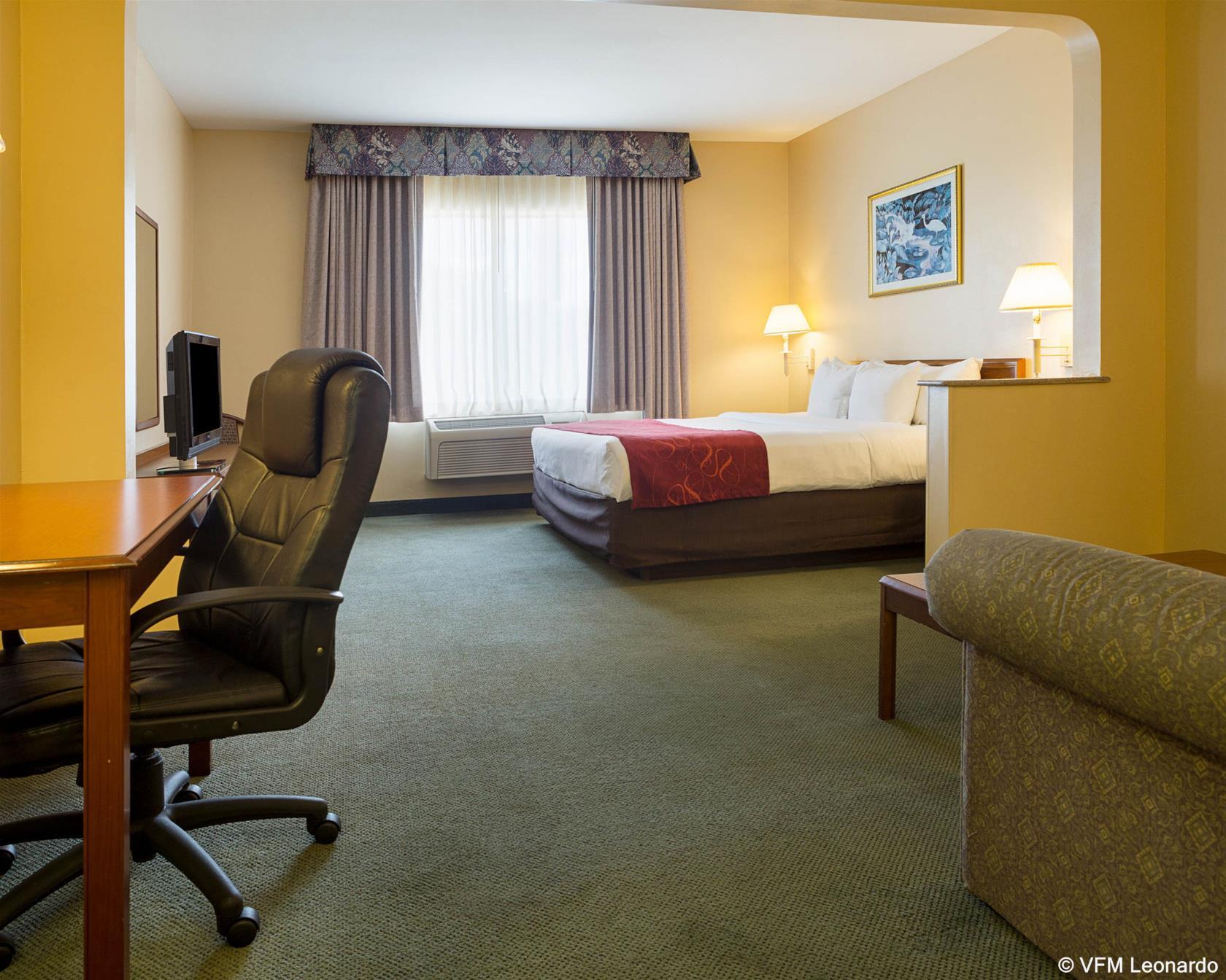Vista Exterior Comfort Suites La Porte - Baytown