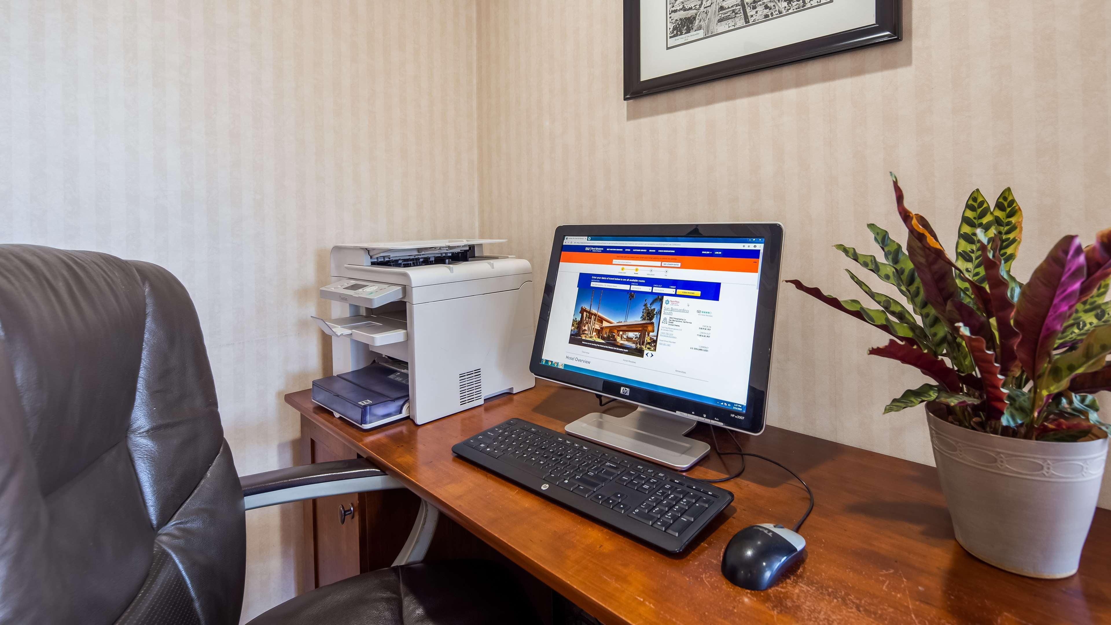 Centro de Negocios SureStay Plus by Best Western San Bernardino South