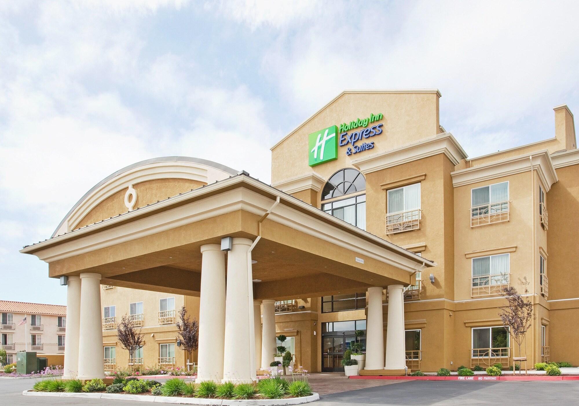 Varios Holiday Inn Express & Suites Salinas by IHG
