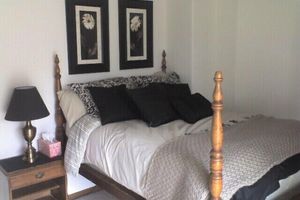 Alquiler Vacacional - Secluded large home. Wooded setting. Easy commute to downtown.