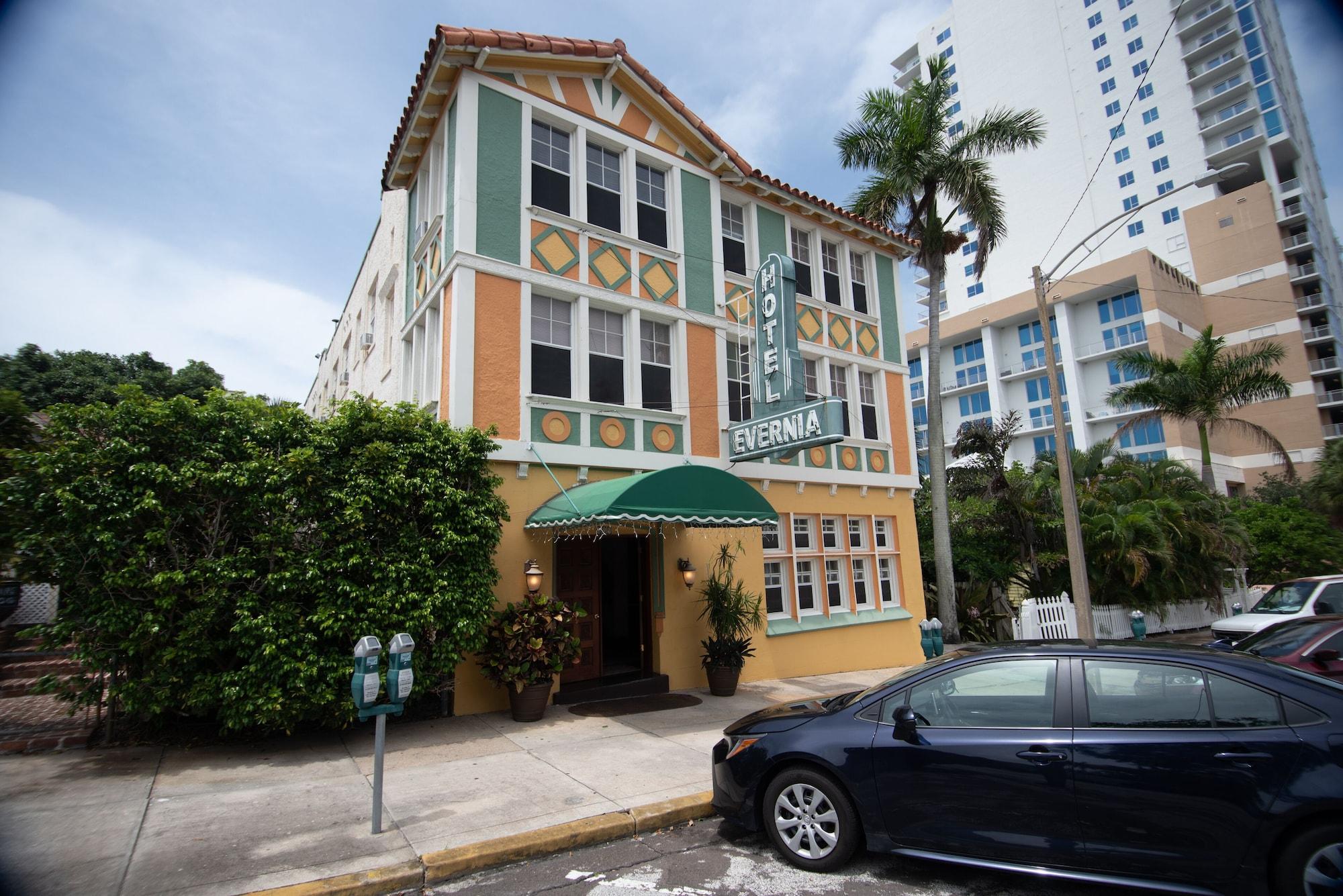 Varios Hotel Evernia