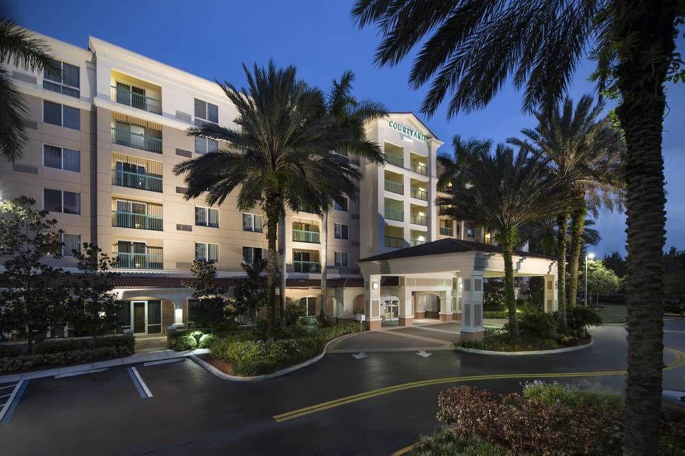 Vista Exterior Courtyard by Marriott Fort Lauderdale Weston