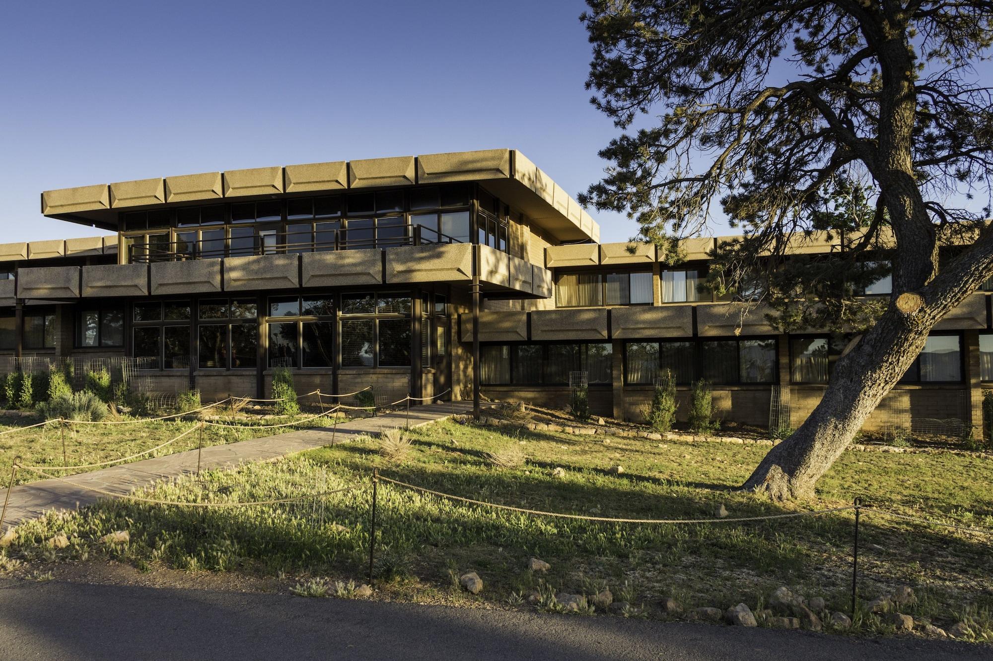 Varios Kachina Lodge - Inside the Park