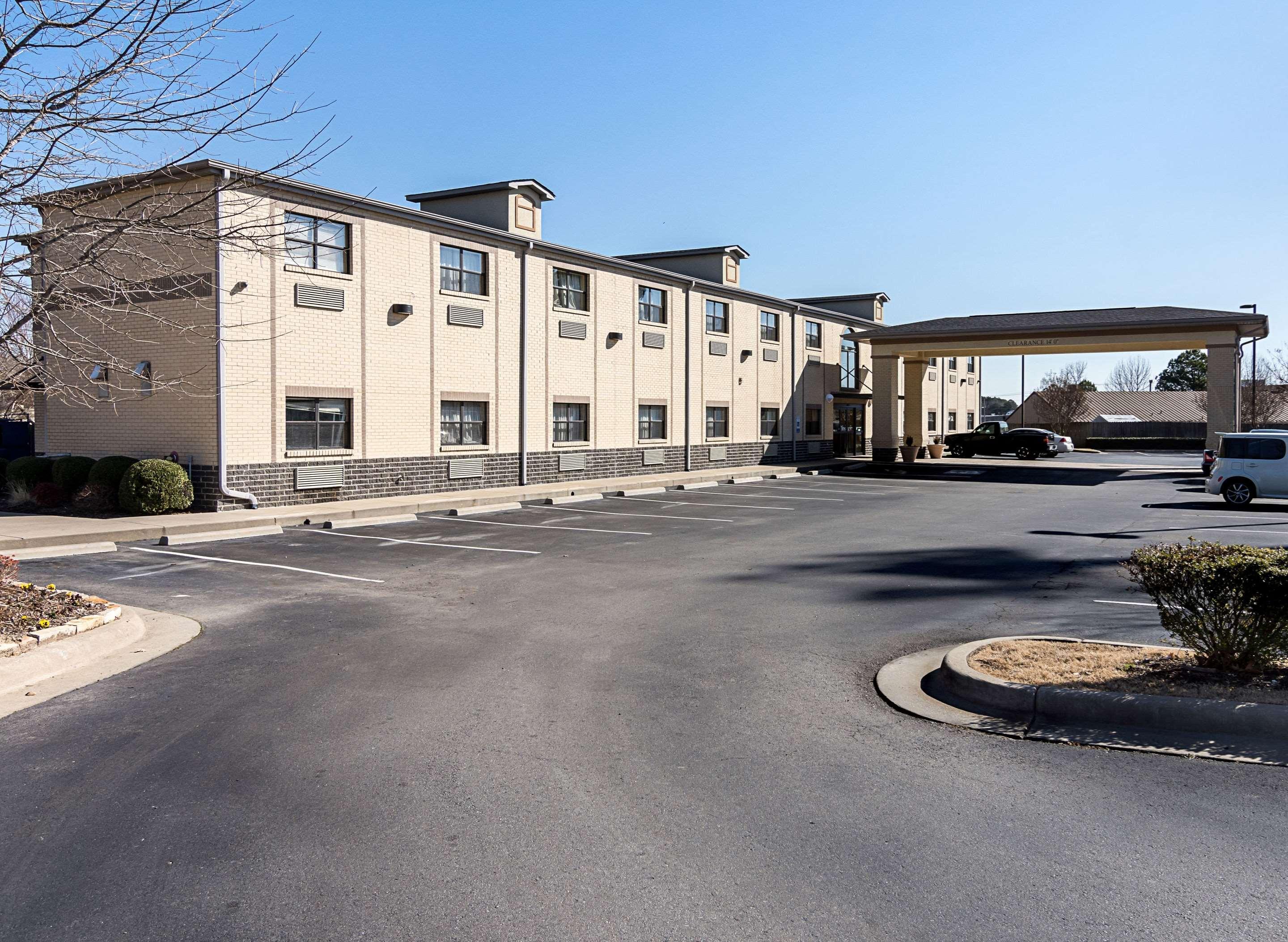 Vista Exterior Econo Lodge Inn & Suites Little Rock SW
