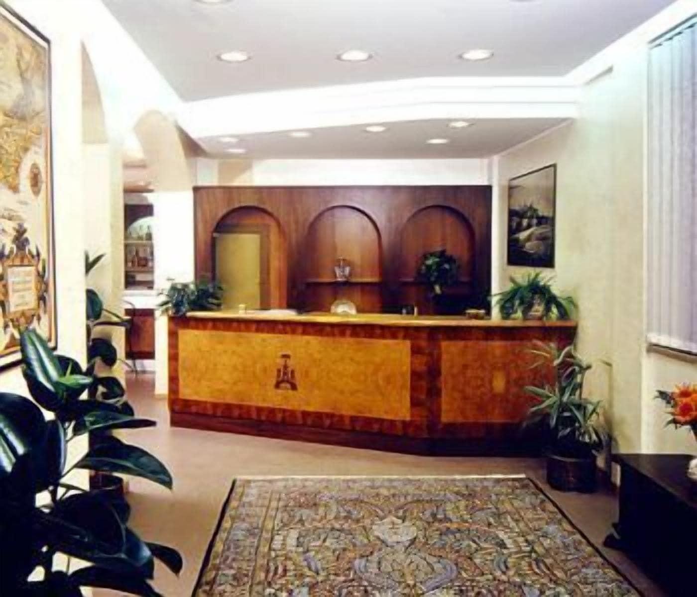 Varios Hotel Trasimeno