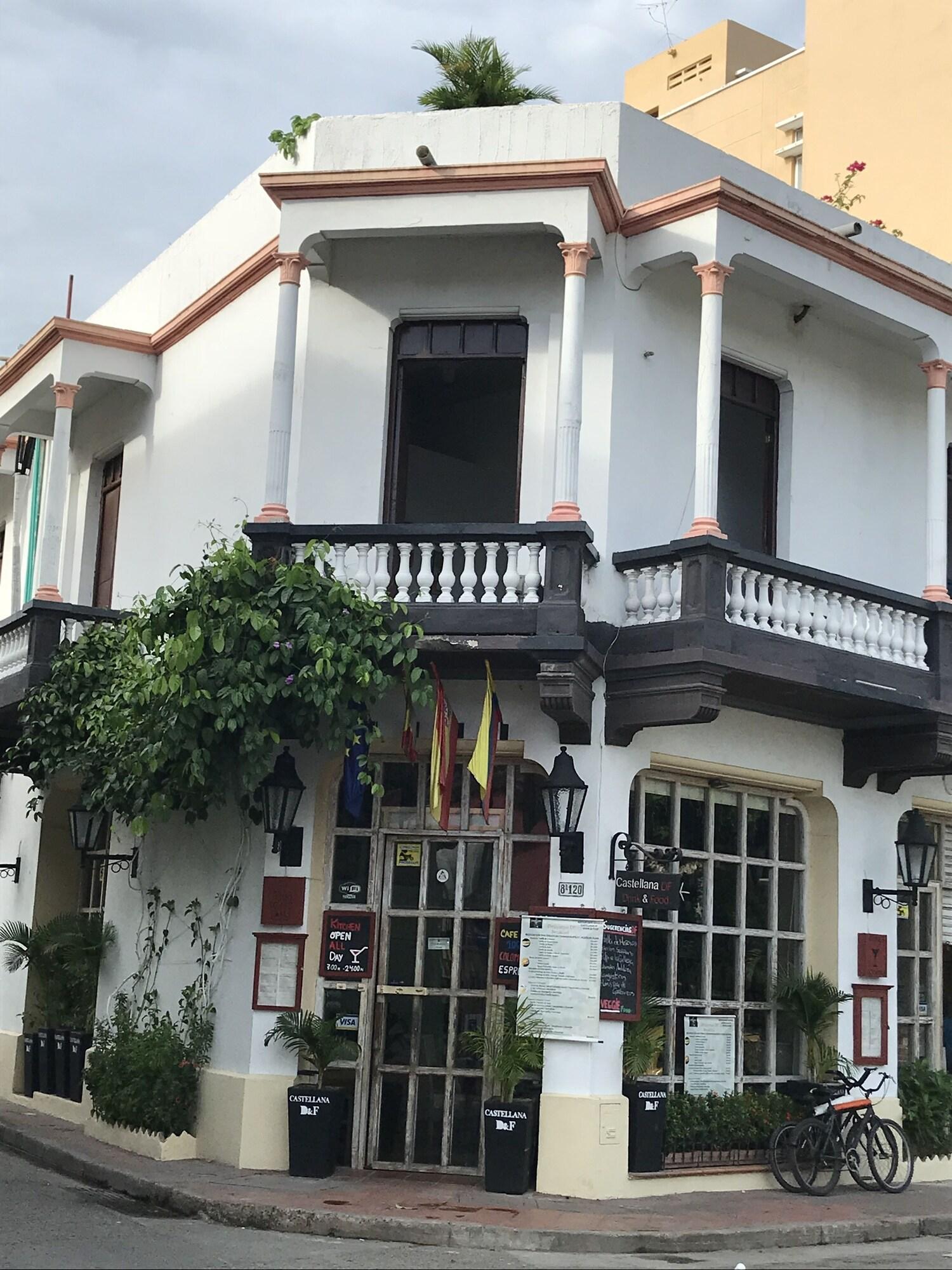Vista Exterior Hostal 1811 - Hostel