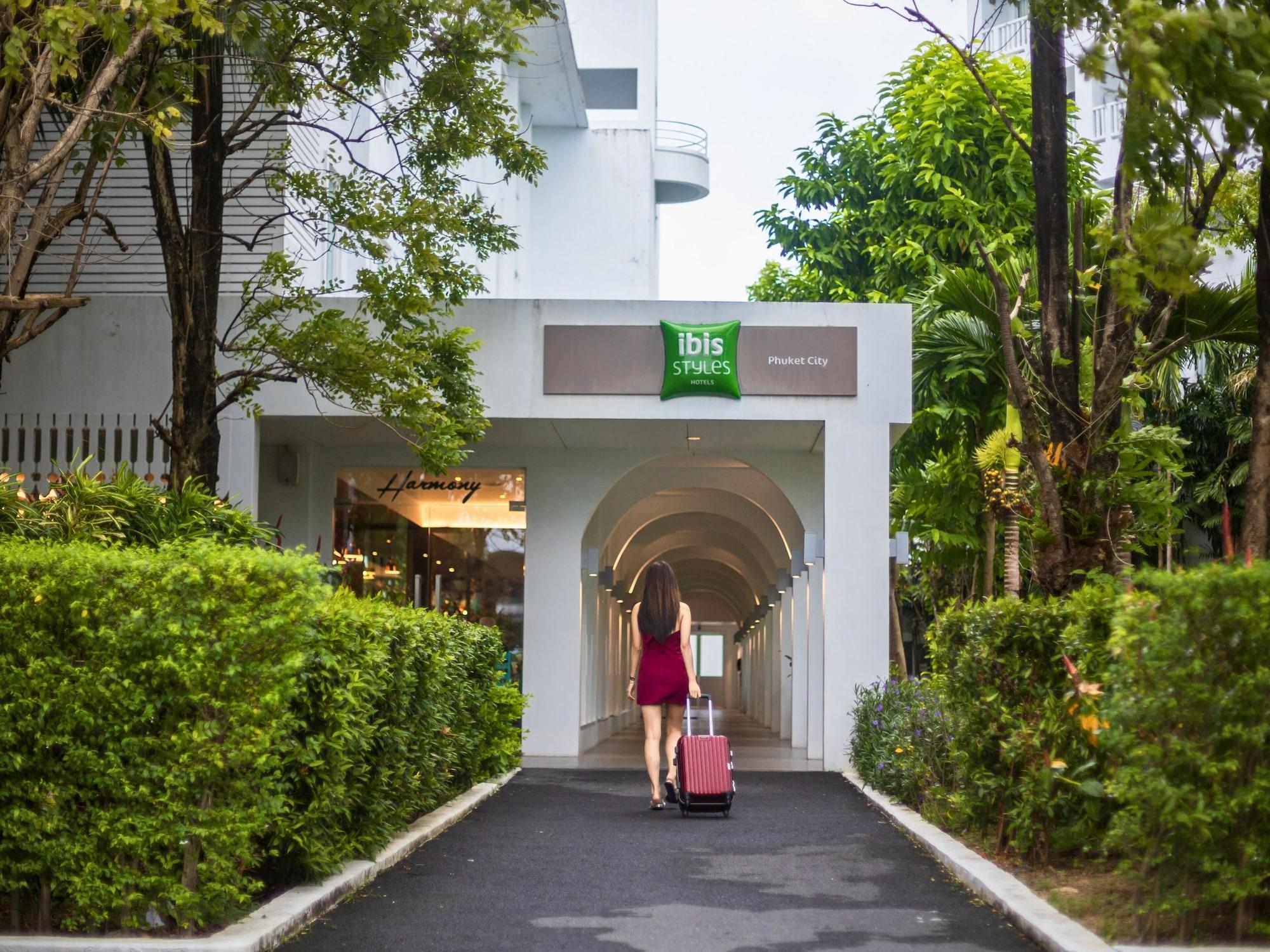 Vista Exterior ibis Styles Phuket City Hotel