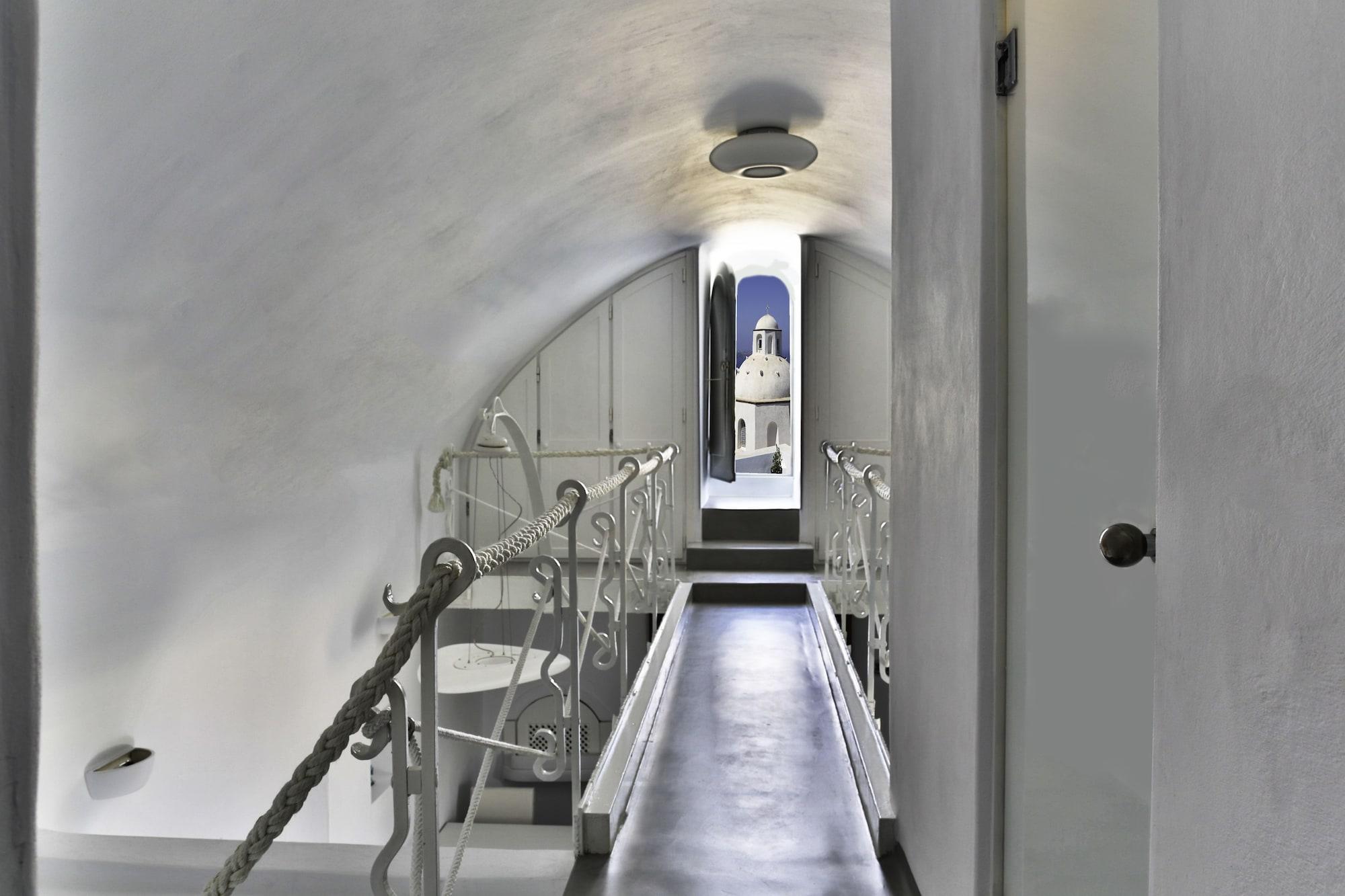 Gimnasio Trieris Villa & Suites