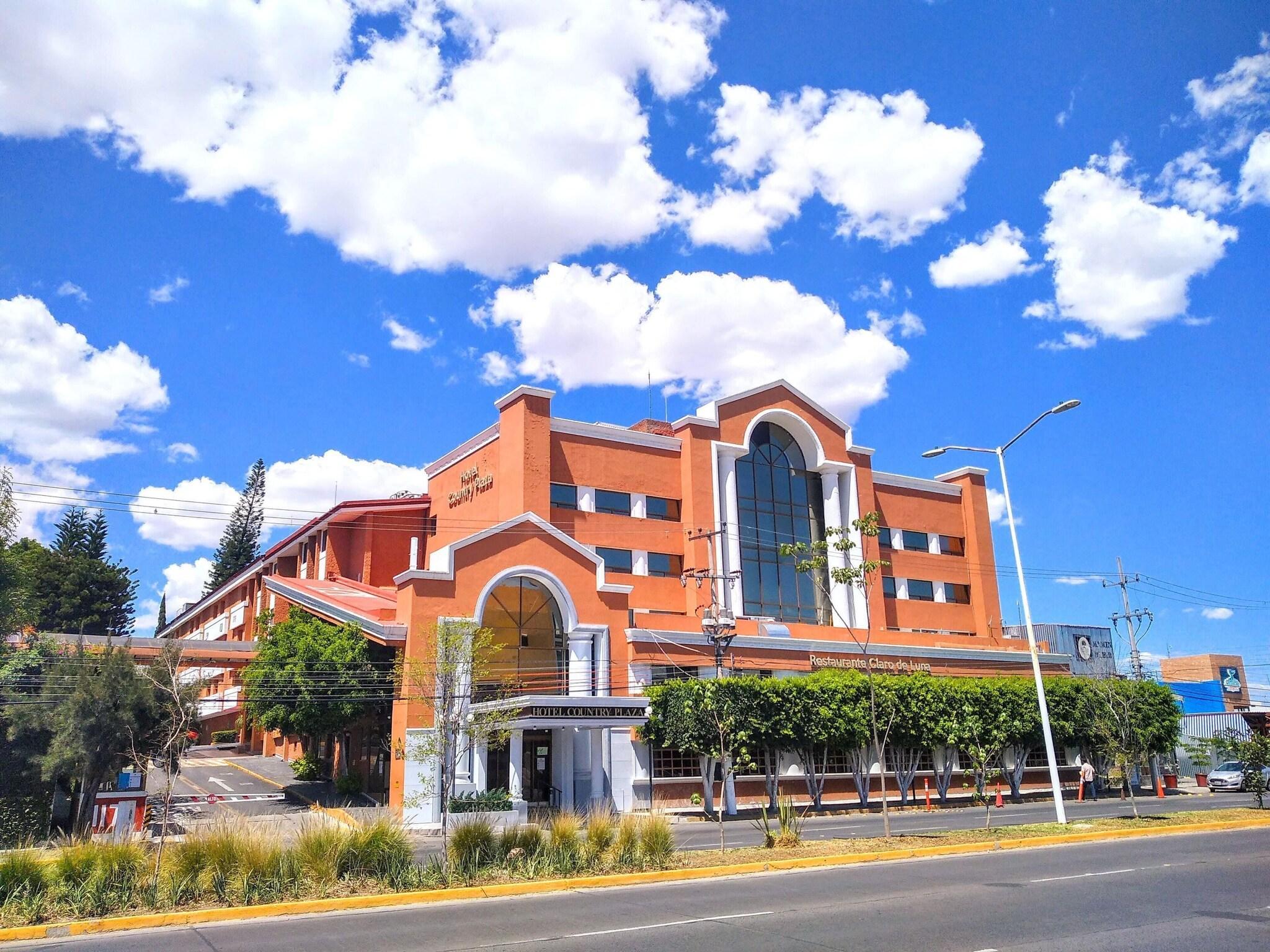 Vista Exterior Country Plaza