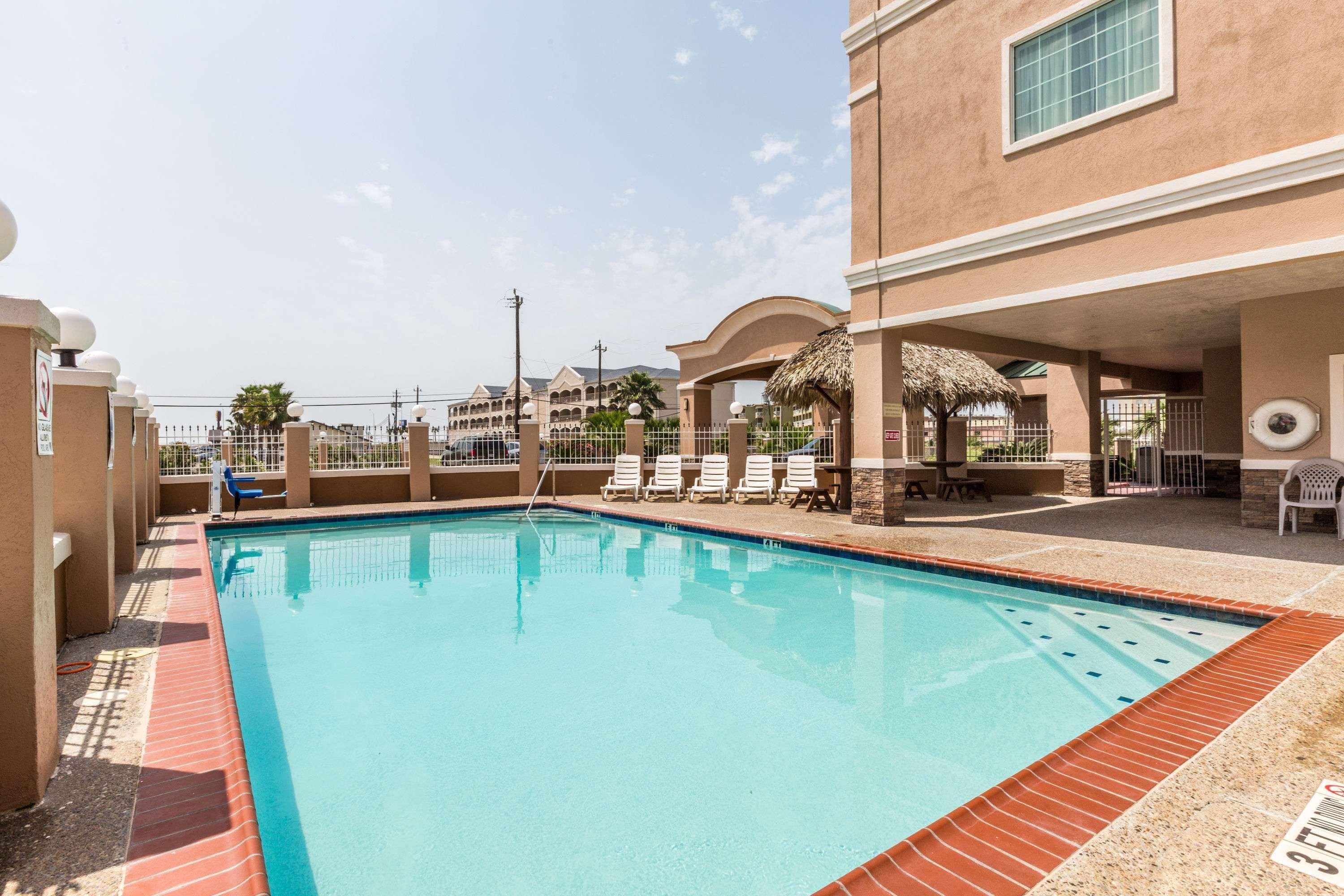 Vista Piscina Baymont by Wyndham Galveston