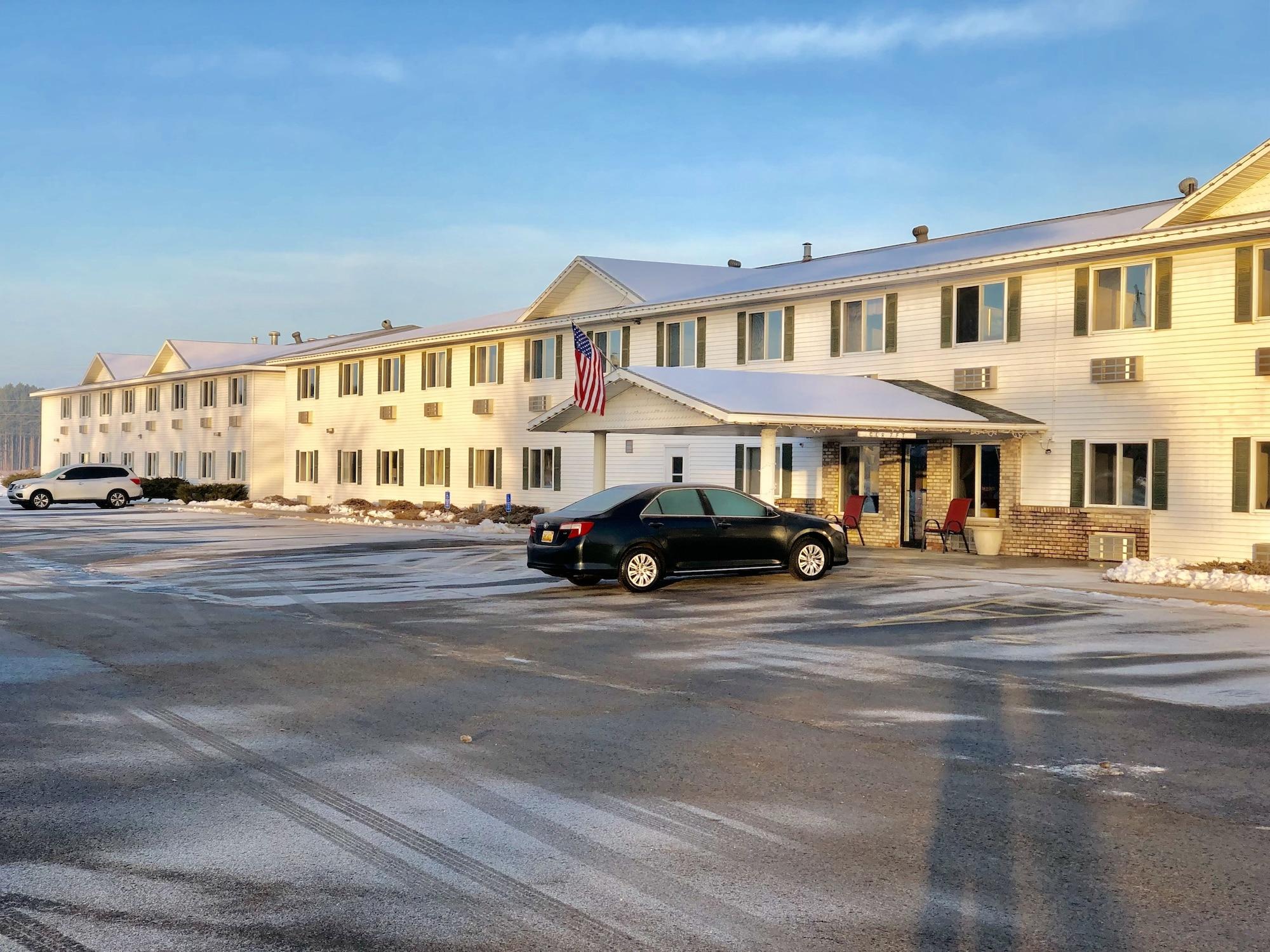 Vista Exterior Super 8 by Wyndham Escanaba