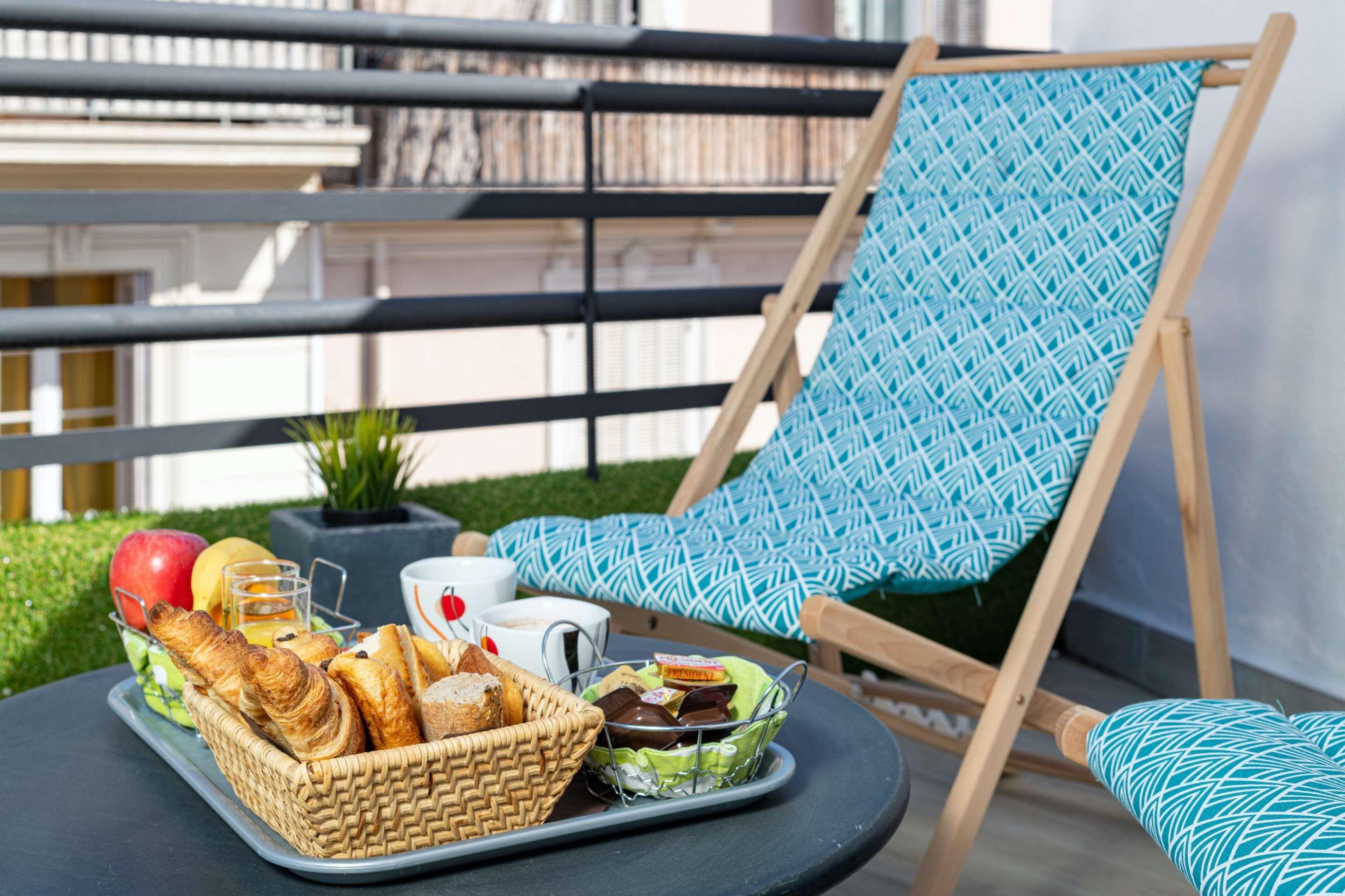 Vista Exterior Celenya Hôtel