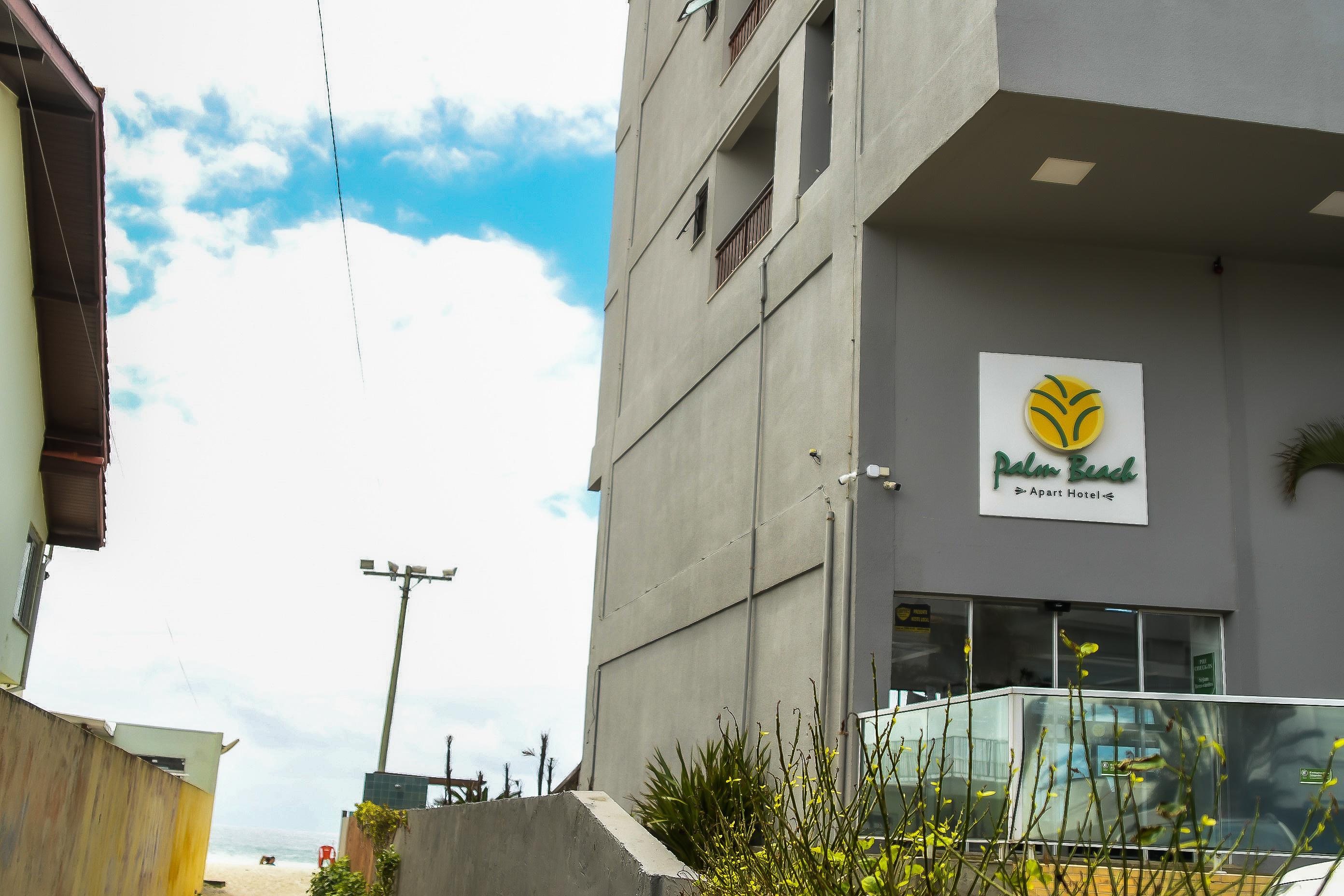 Vista Exterior Palm Beach Apart Hotel